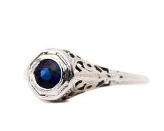 Art Deco Belais Vintage 18 Karat White Gold Filigree Sapphire Ring