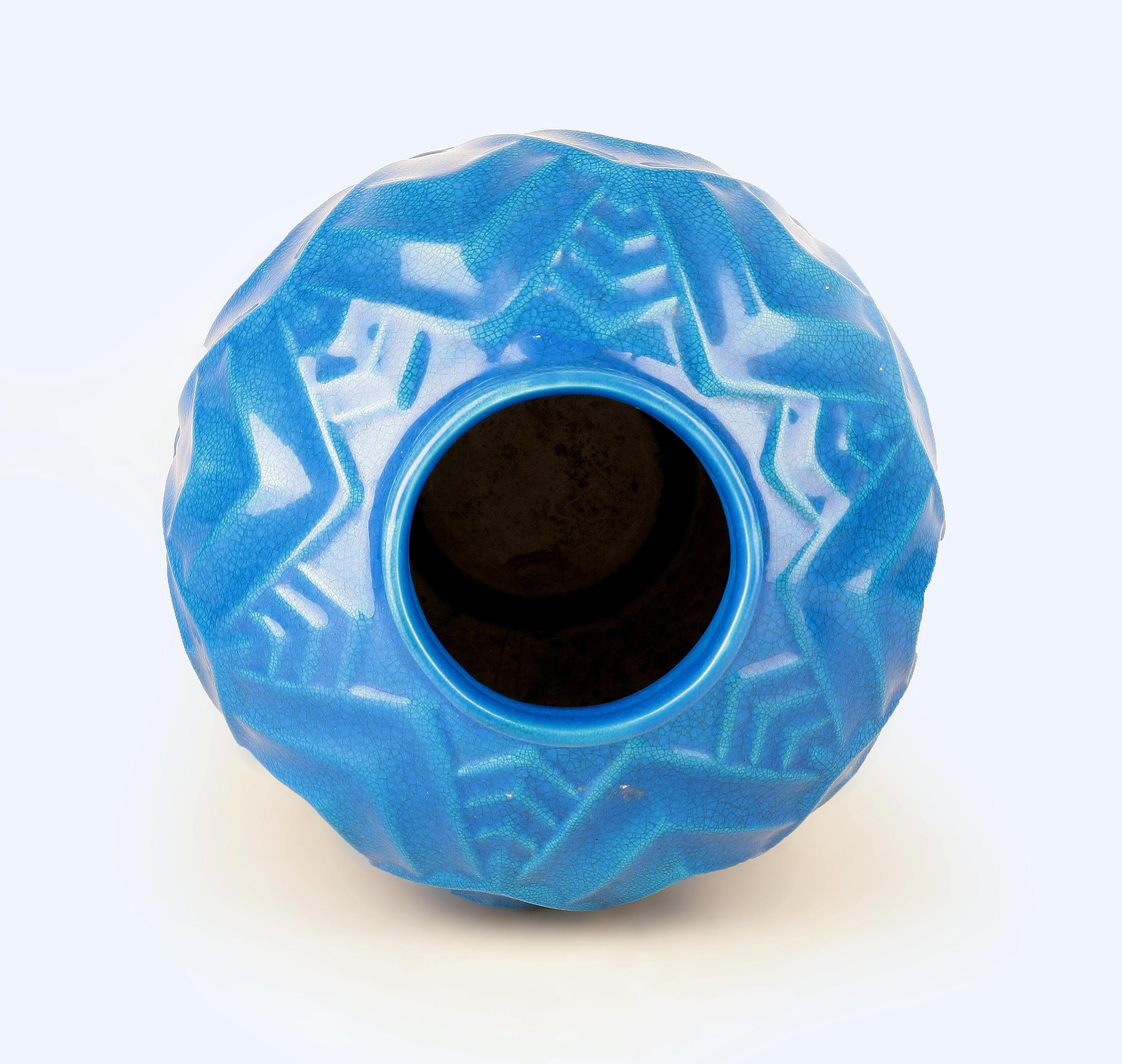 Art Déco Belgische Vase aus blauer Keramik von French C. Catteau für Boch Frères Keramis (Gebrannt) im Angebot