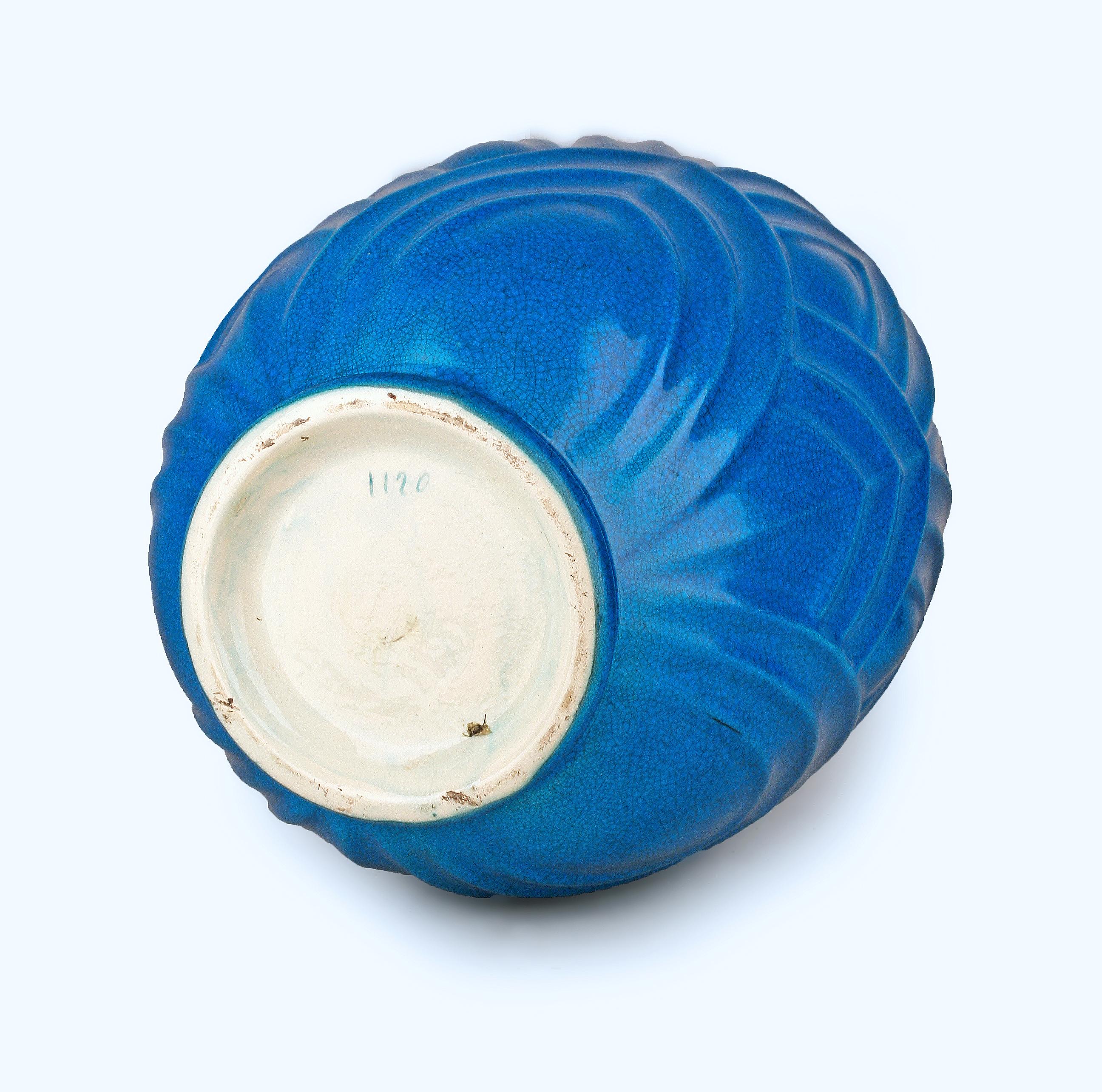 Art Déco Belgische Vase aus blauer Keramik von French C. Catteau für Boch Frères Keramis im Zustand „Gut“ im Angebot in North Miami, FL
