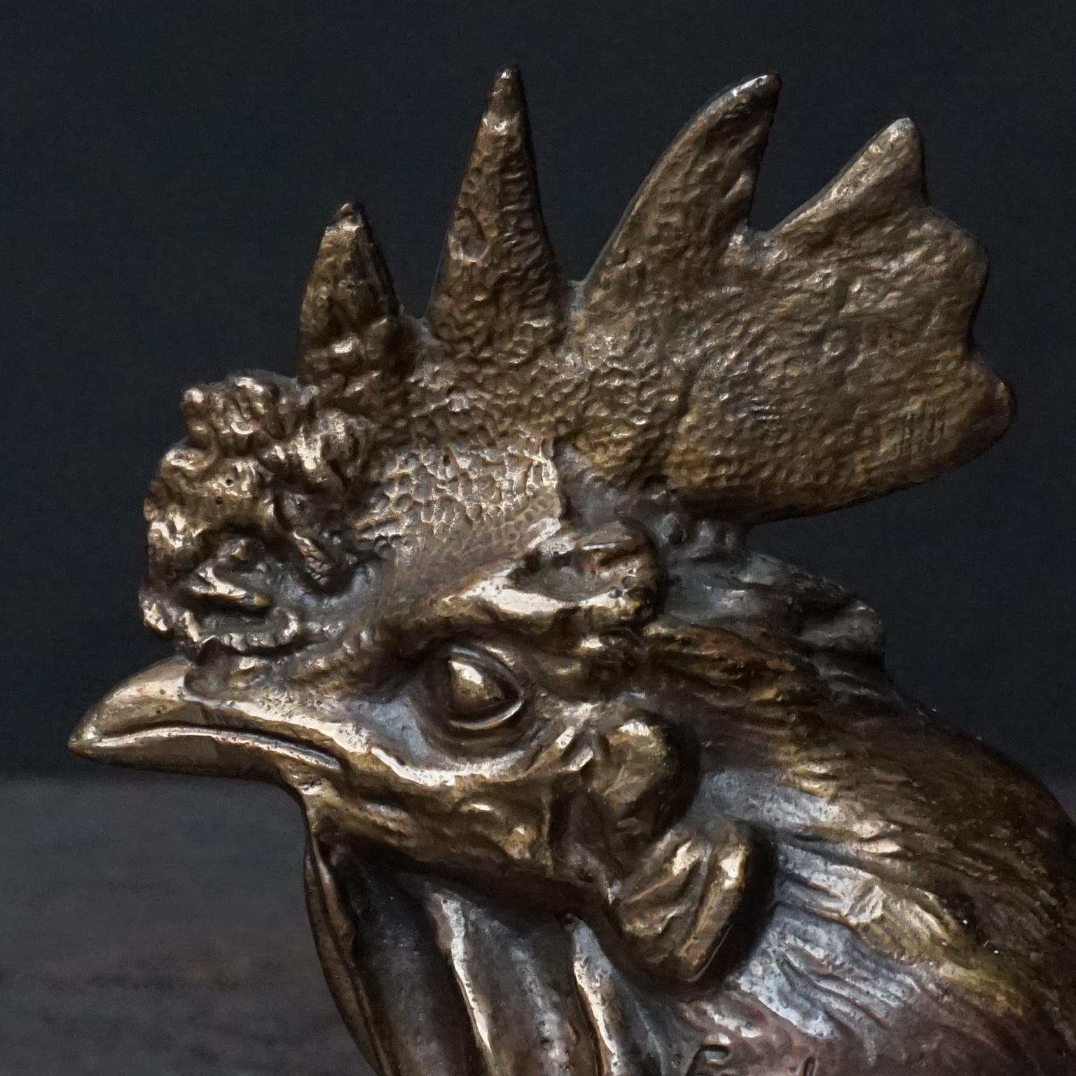 Art déco Briefbeschwerer aus belgischer Bronze mit Hahnkopf auf Marmorsockel von Jules D'Heur, Belgien im Angebot 4