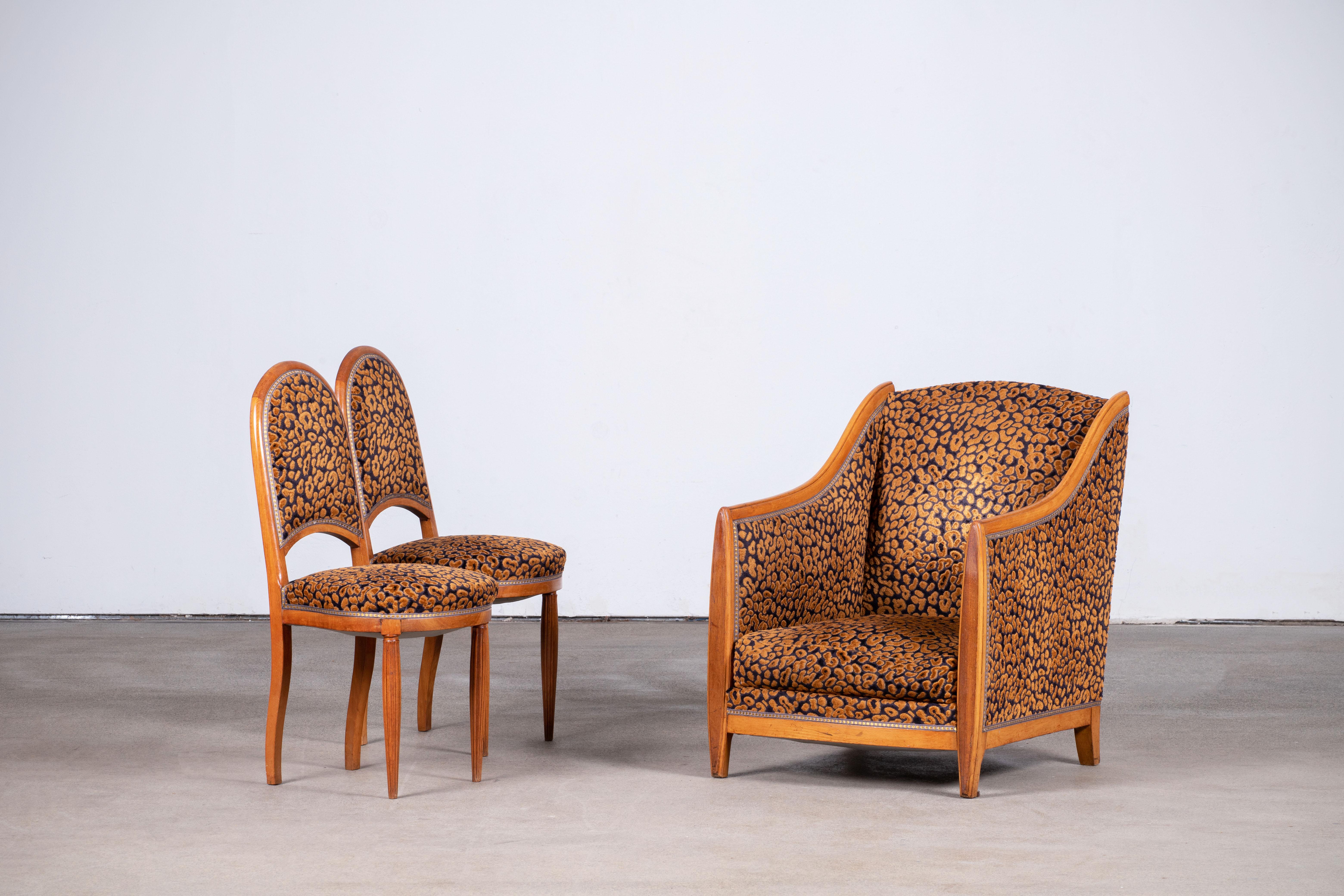 Beautiful Bergere, armchairs by Jallot, circa 1930.
Upholstery a little tired, fabrics in good condition.
We can reupholster this armchair on request.


   