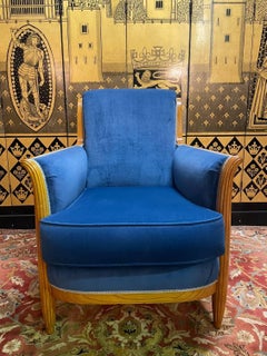 Restaurierter Art-Déco-Bergère-Sessel aus Esche und blauem Samt