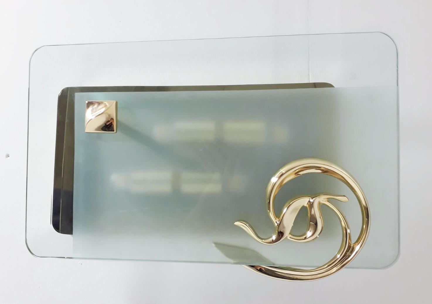 Apliques o empotrables italianos vintage con grueso difusor rectangular de cristal biselado montado en marco de latón macizo dorado, inspirados en Fontana Arte, fabricados por Fratelli Martini / Made in Italy, hacia la década de 1970
4 luces / tipo
