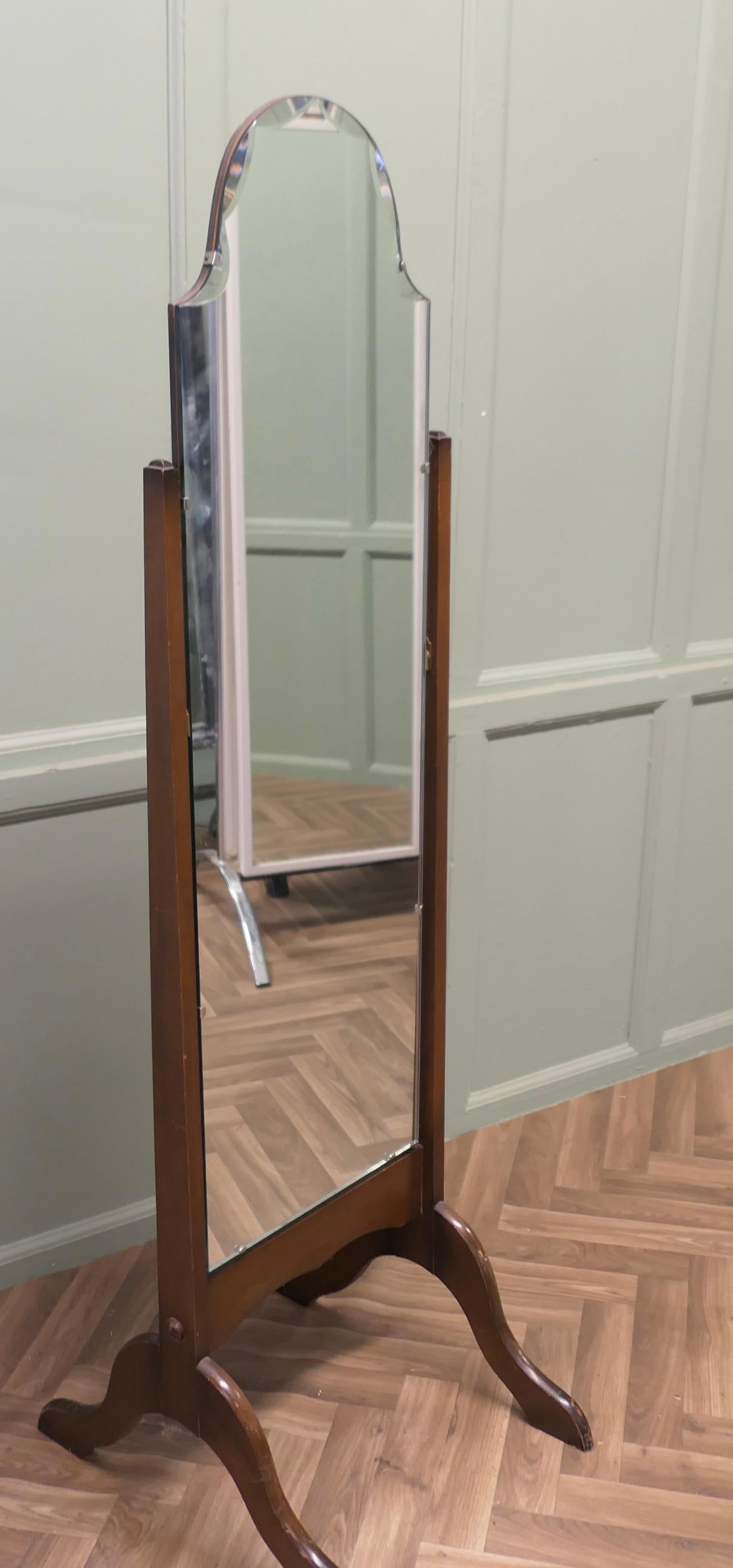 Art Deco Bevelled Top Cheval Mirror  The Mirror has an Arch shaped top In Good Condition For Sale In Godshill, Isle of Wight