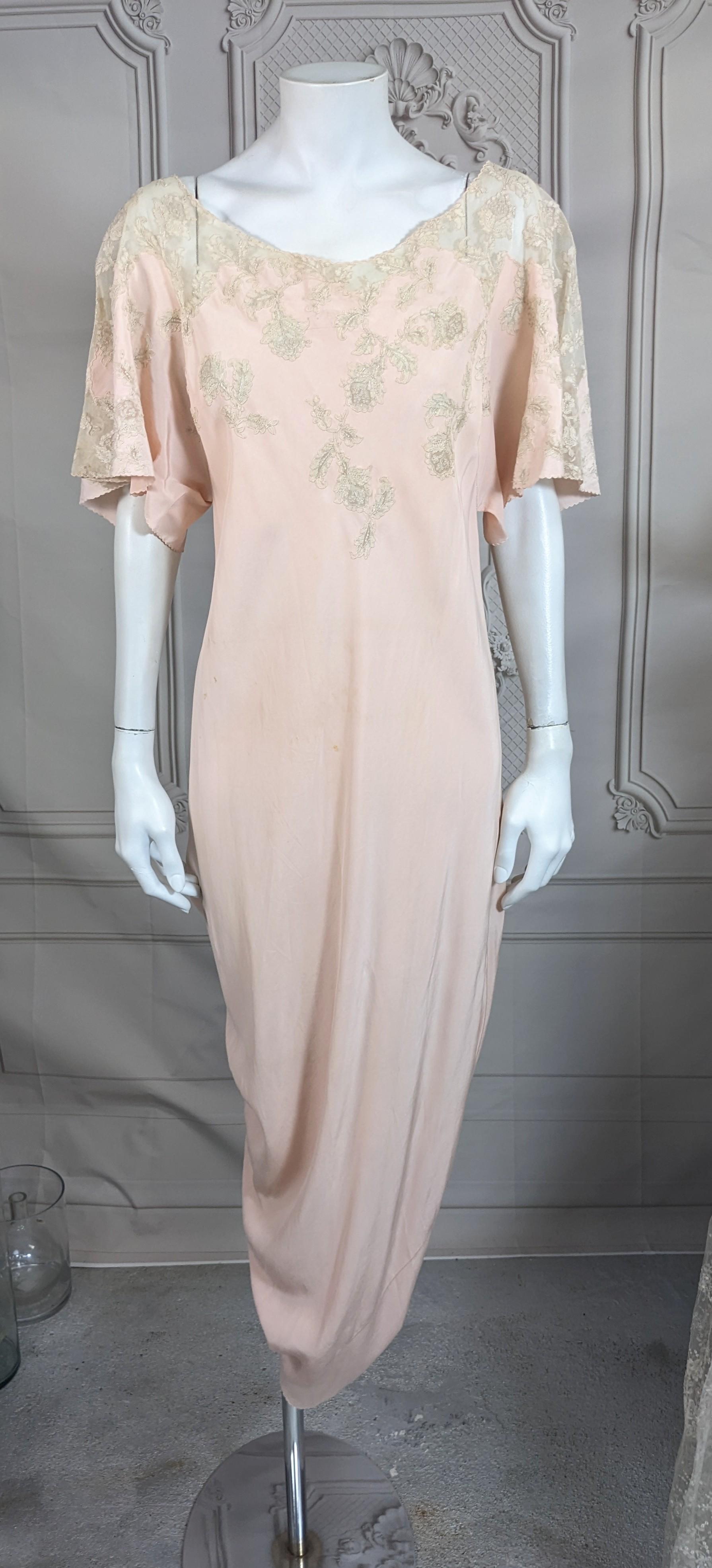 Abito Art Deco in sbieco in crepe di seta, tulle e pizzo in vendita 5