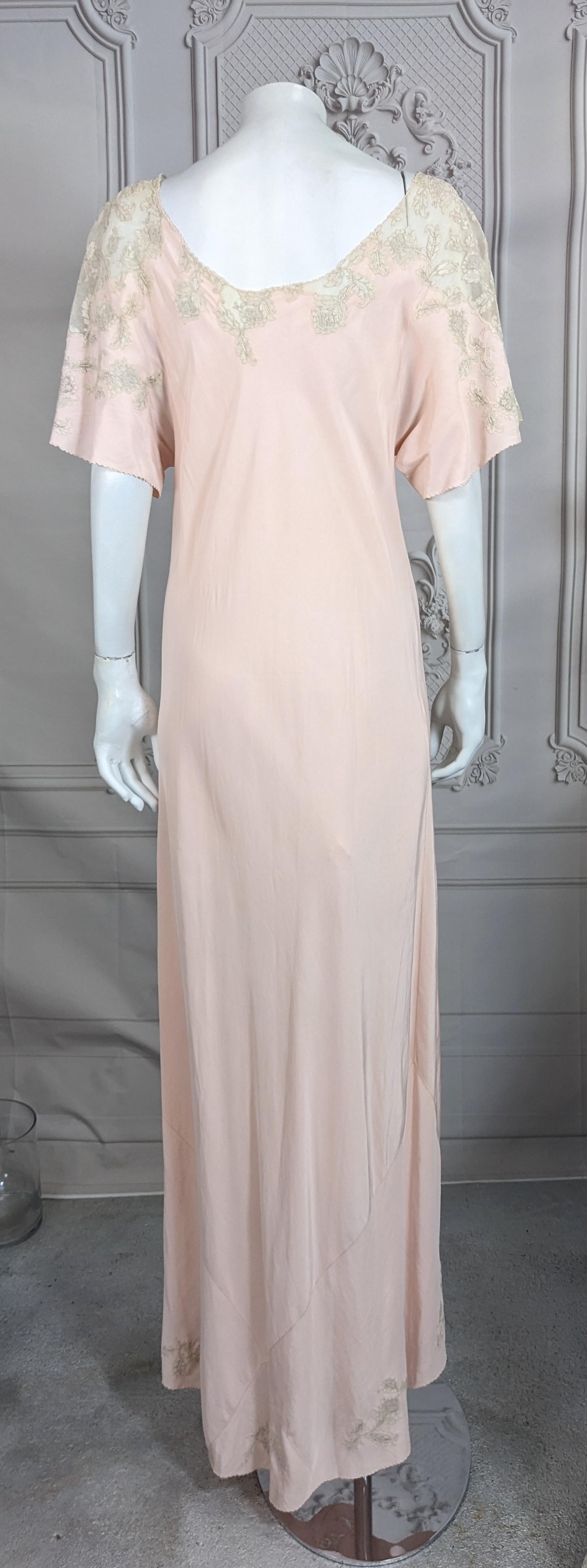 Abito Art Deco in sbieco in crepe di seta, tulle e pizzo in vendita 2