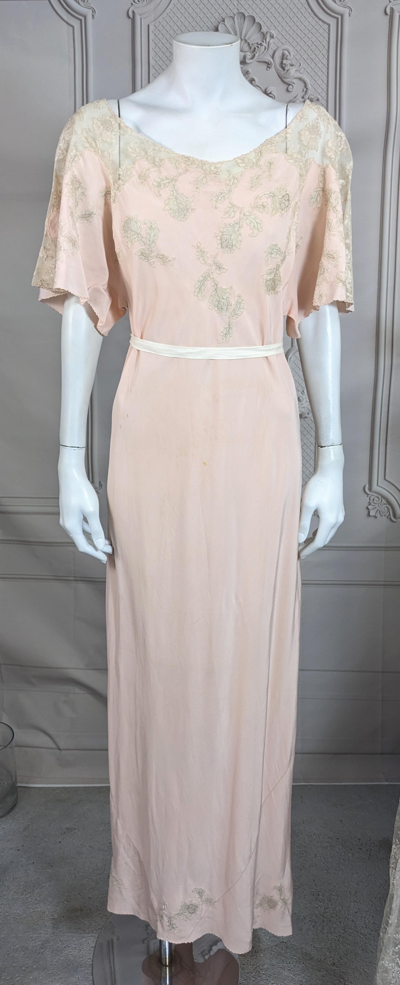 Abito Art Deco in sbieco in crepe di seta, tulle e pizzo in vendita 4