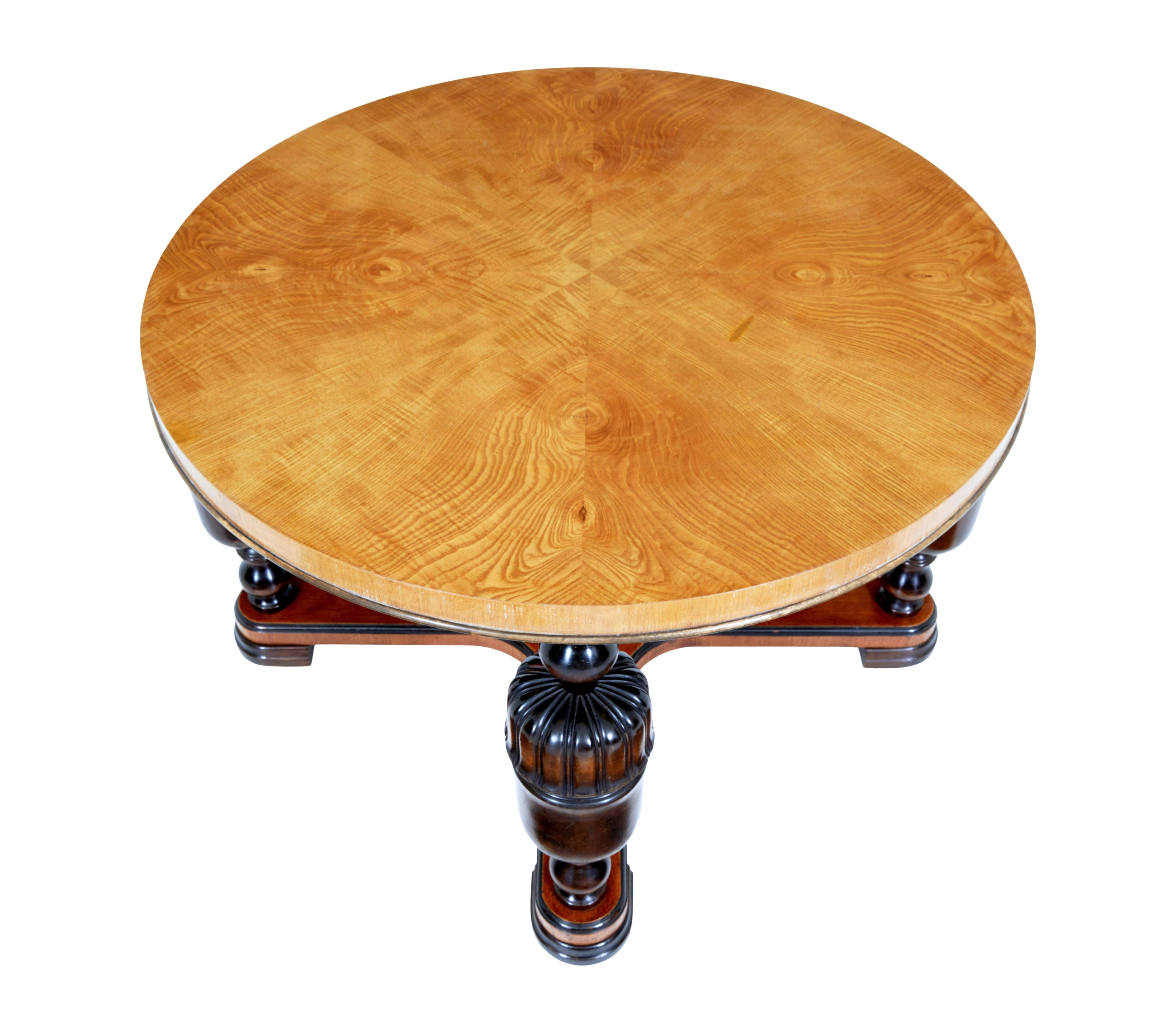 Runder Couchtisch aus Birke und Ulme im Art-Deco-Stil (Art déco) im Angebot