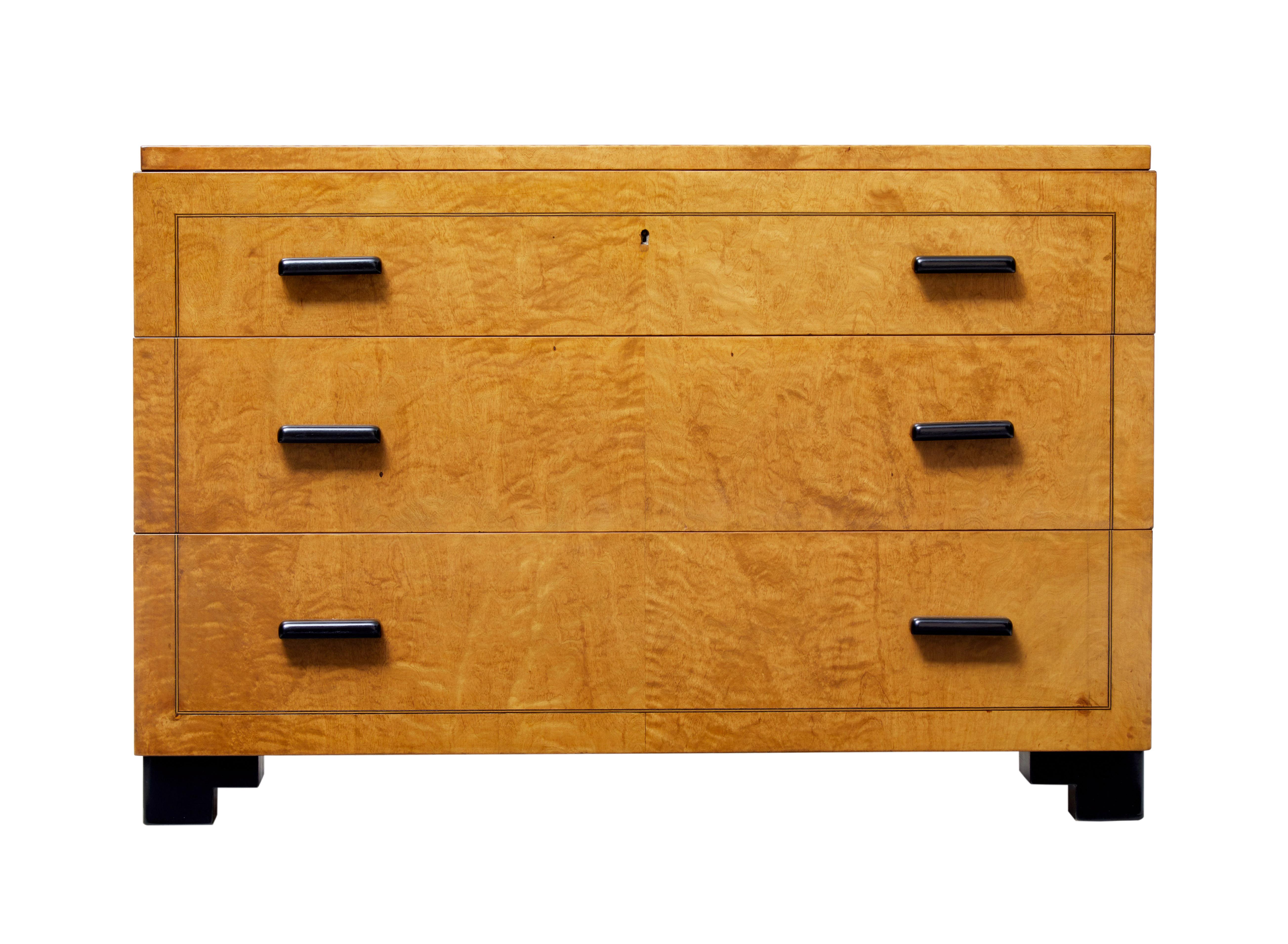 Good quality Art Deco chest of drawers, circa 1930.

3 graduating drawers with ebony stringing and ebonized wooden handles.

Burr birch veneers used to full effect on this fine chest of drawers. Standing on shaped ebonized feet.

Minor