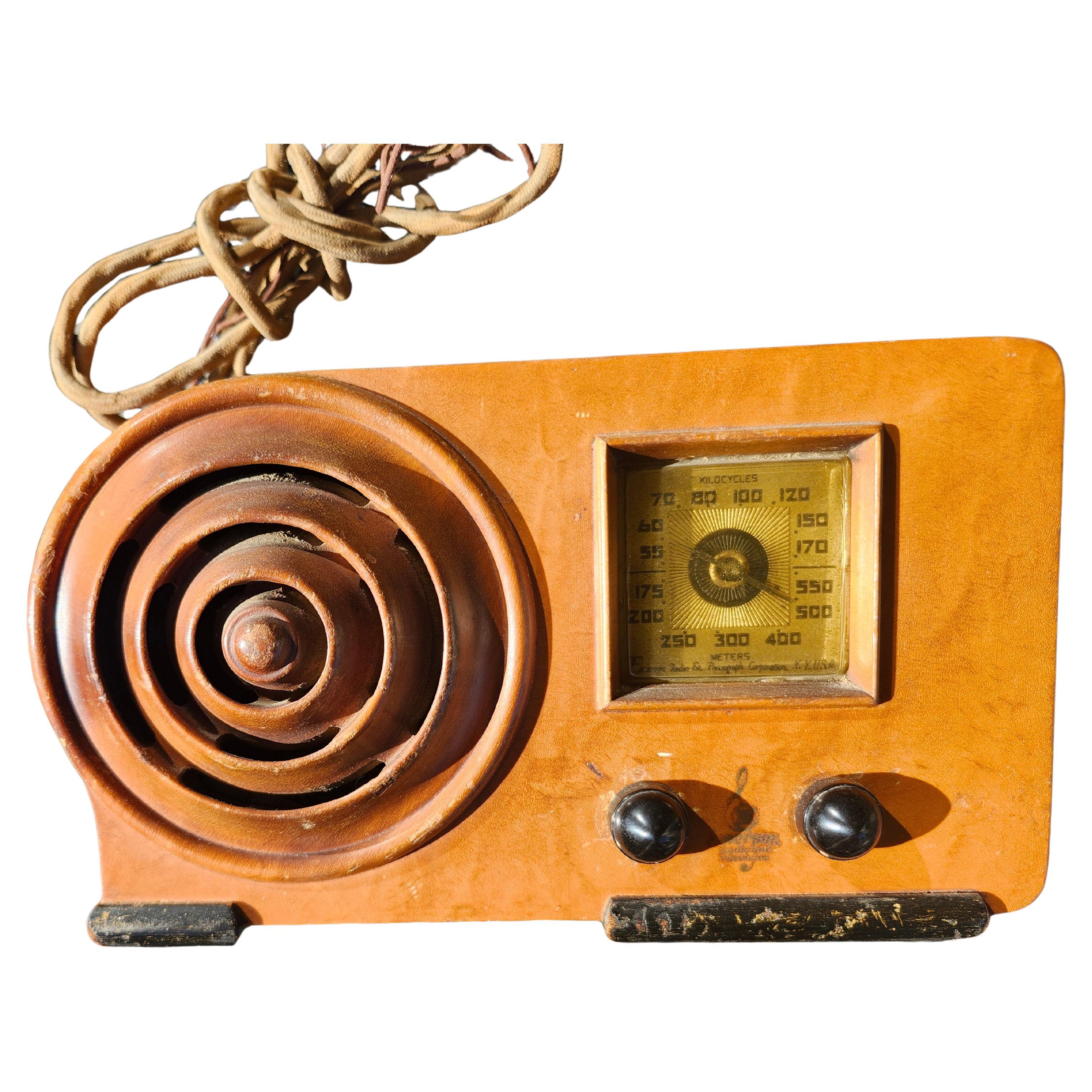 Art Deco Birdeye Maple Petite Radio by Emerson Cabinet by Ingraham C1930 Bon état - En vente à Port Jervis, NY