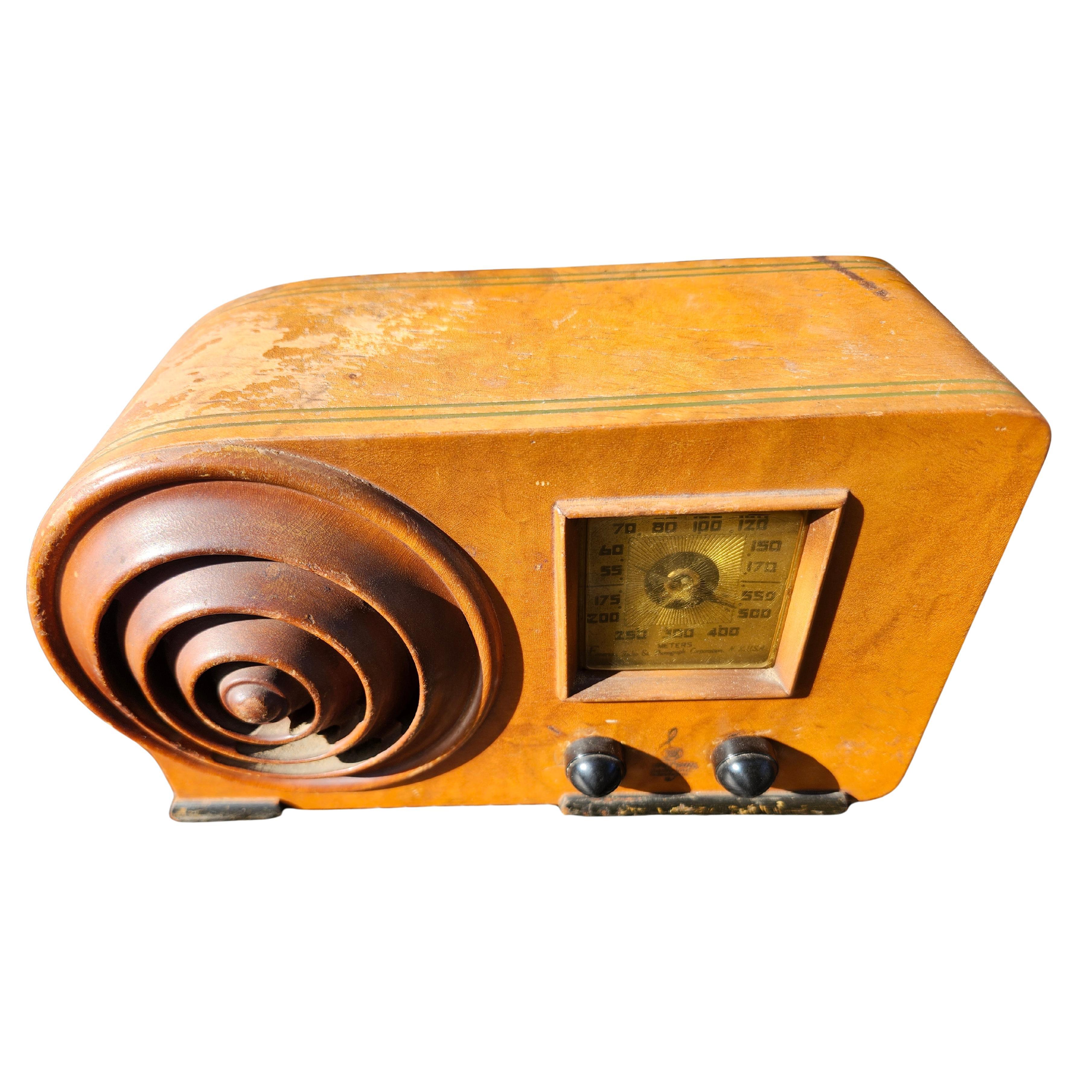 Milieu du XXe siècle Art Deco Birdeye Maple Petite Radio by Emerson Cabinet by Ingraham C1930 en vente