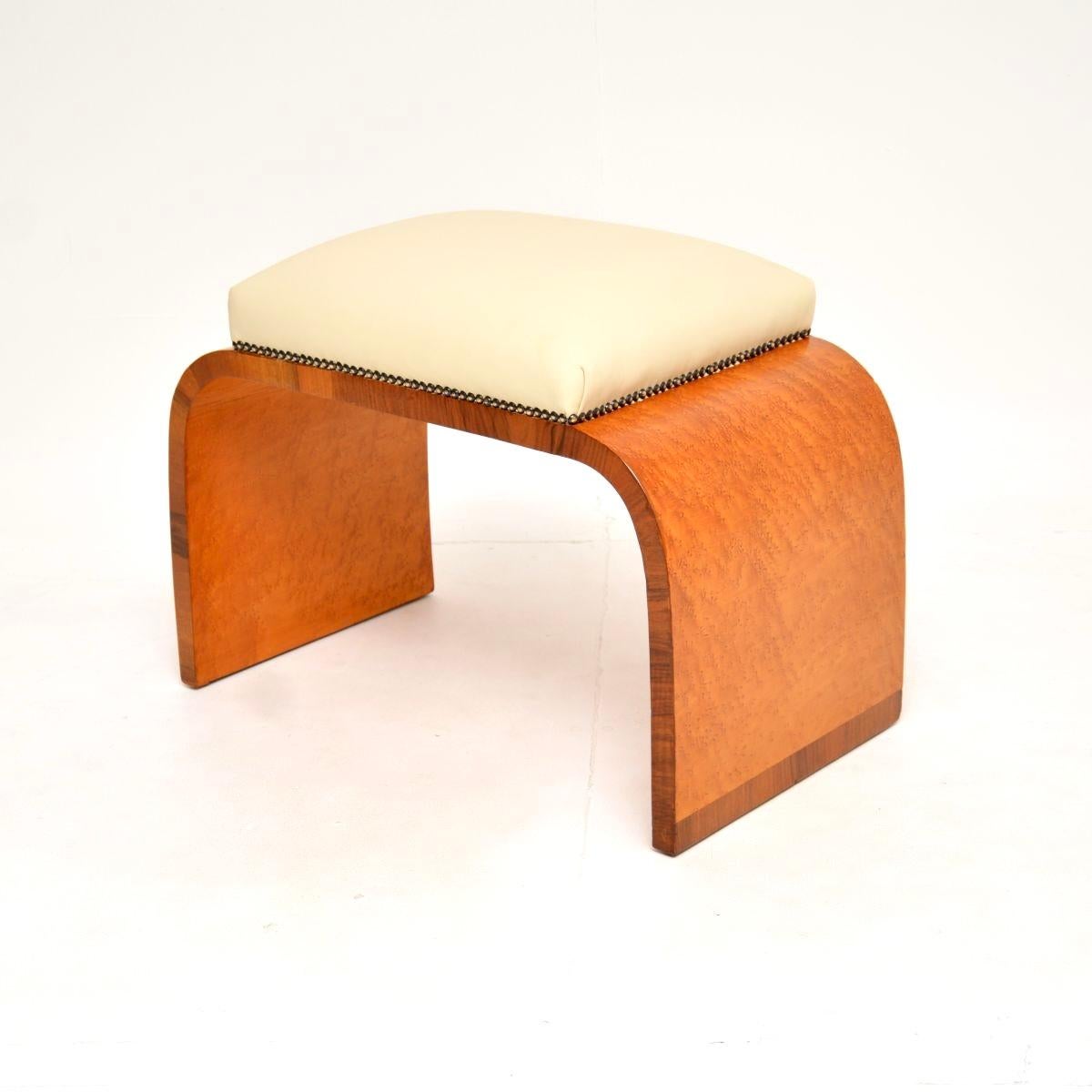 Tabouret Art Déco en érable à œil d'oiseau et cuir Bon état - En vente à London, GB