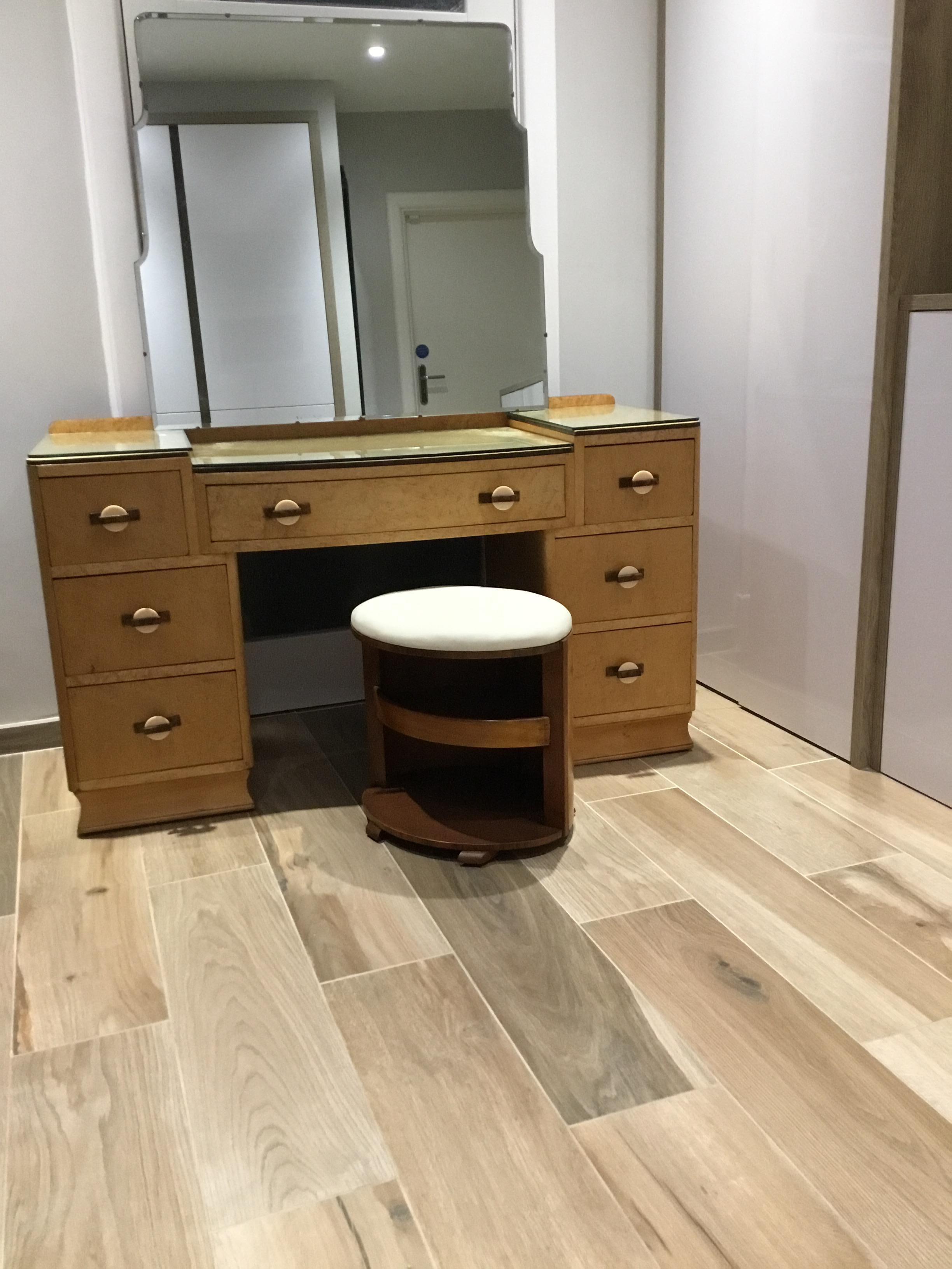 Art Deco Bird's-Eye Maple and Walnut Banding Dressing Table and Stool For Sale 4