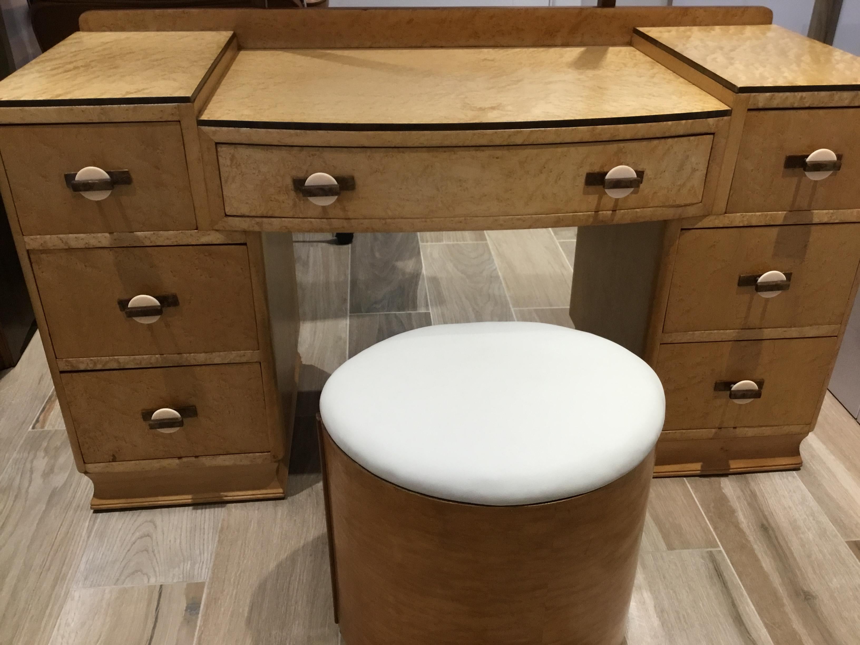 Art Deco Bird's-Eye Maple and Walnut Banding Dressing Table and Stool In Good Condition For Sale In Lee on the Solent, Hampshire