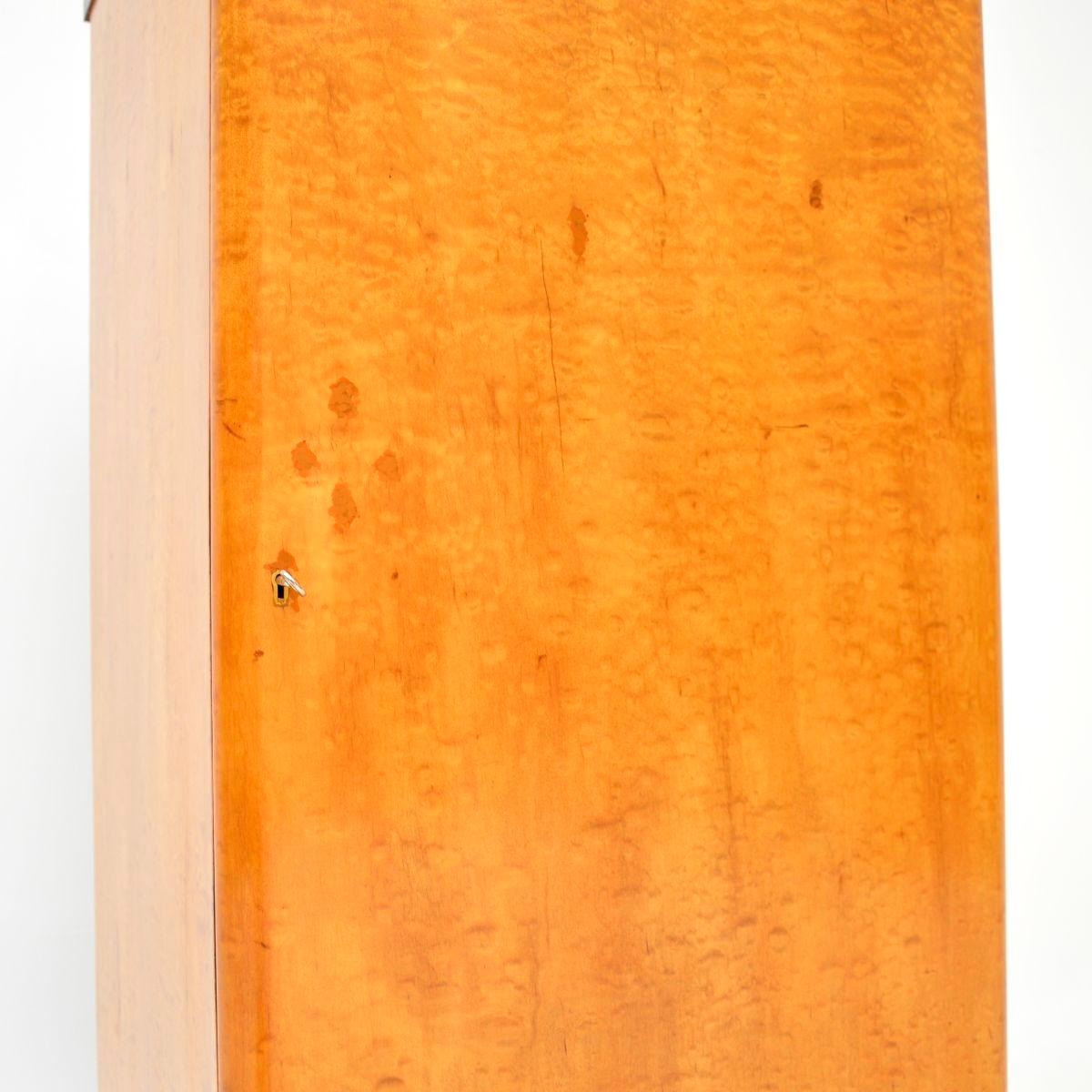 Cabinet Art Déco en érable et noyer à œil d'oiseau en vente 3