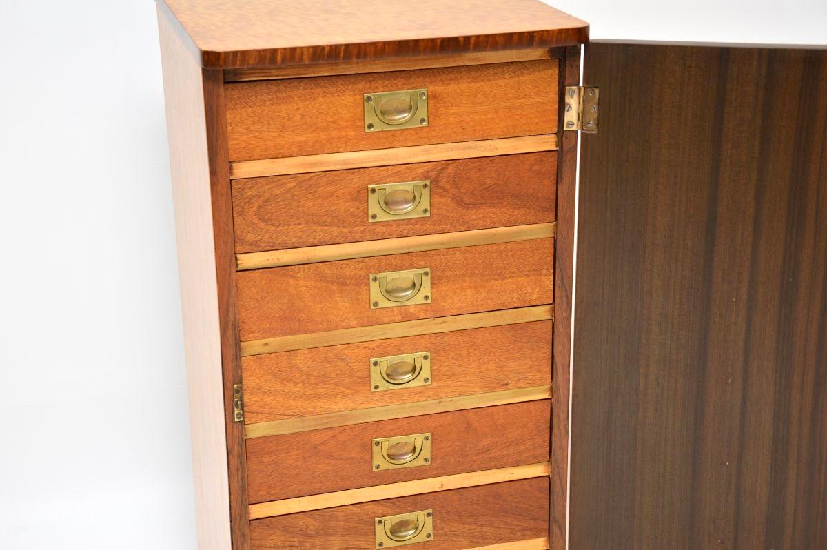 Art déco Cabinet Art Déco en érable et noyer à œil d'oiseau en vente