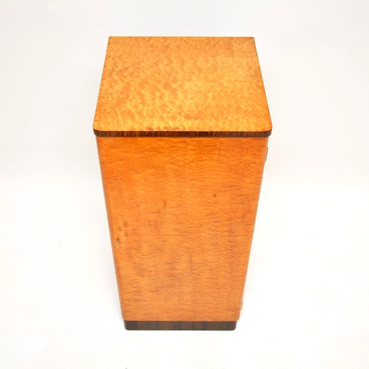 Cabinet Art Déco en érable et noyer à œil d'oiseau en vente 1