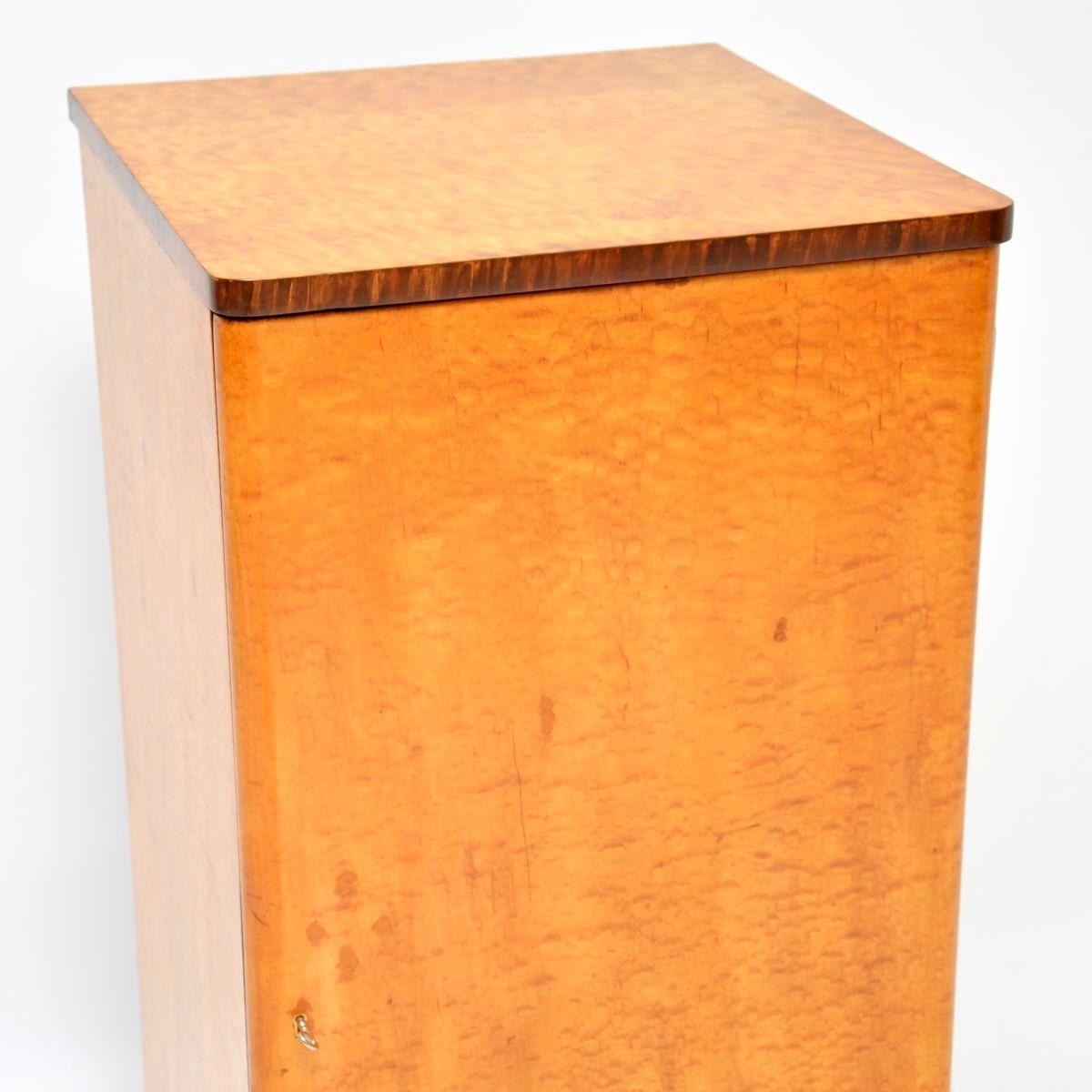 Cabinet Art Déco en érable et noyer à œil d'oiseau en vente 2