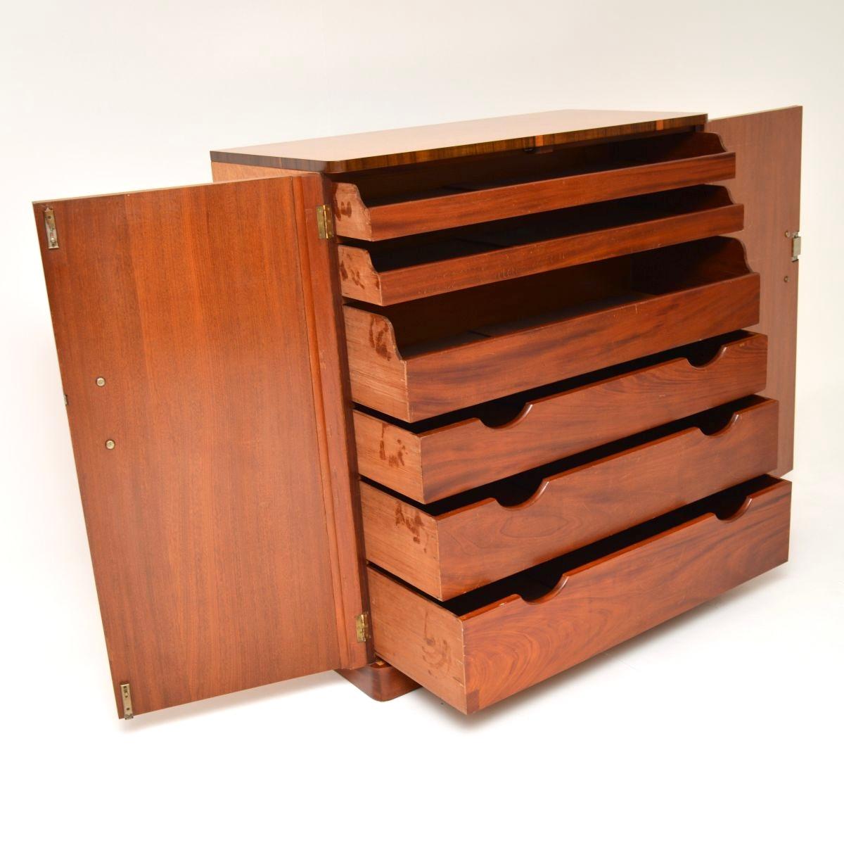 Britannique Armoire compacte en érable et noyer à œil d'oiseau Art Déco en vente