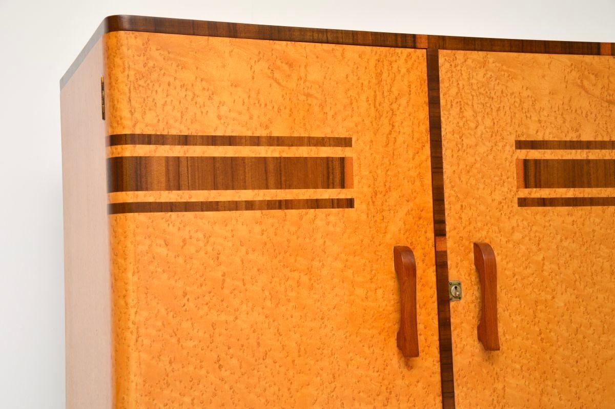 Armoire compacte en érable et noyer à œil d'oiseau Art Déco en vente 2