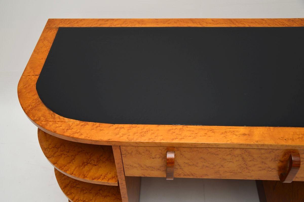 Art Deco Schreibtisch aus Vogelaugenahorn und Nussbaum Lederplatte im Angebot 2
