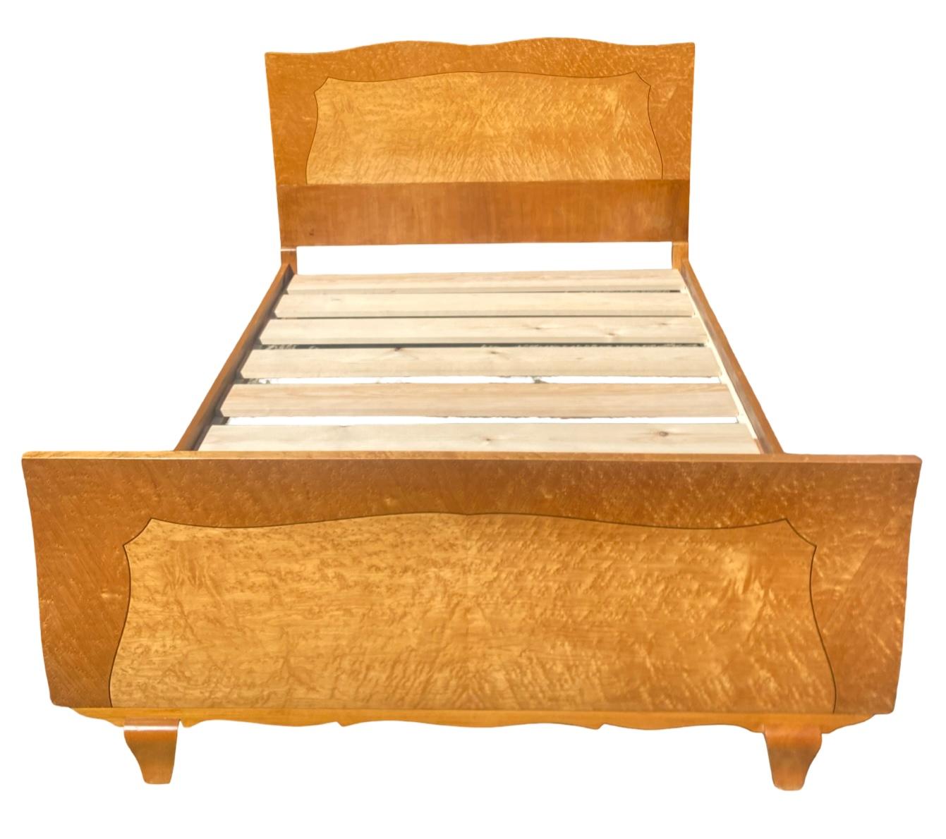 Art Deco Birds Eye Ahorn Doppeltes bef (Französisch) im Angebot