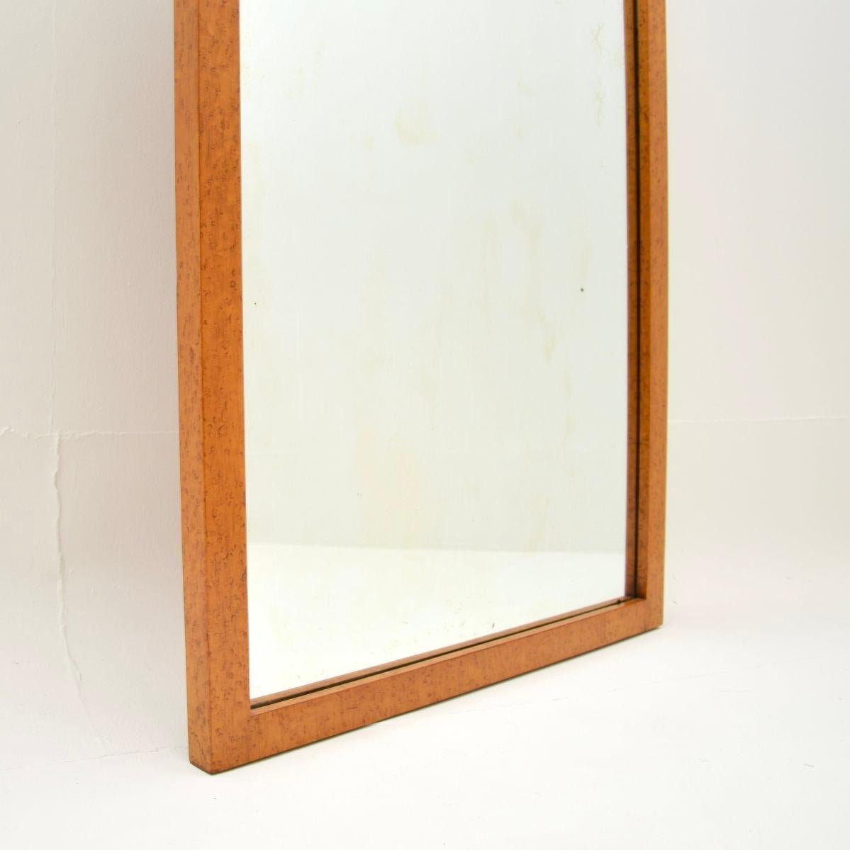 Art Deco Birds Eye Maple Mirror (Mitte des 20. Jahrhunderts) im Angebot