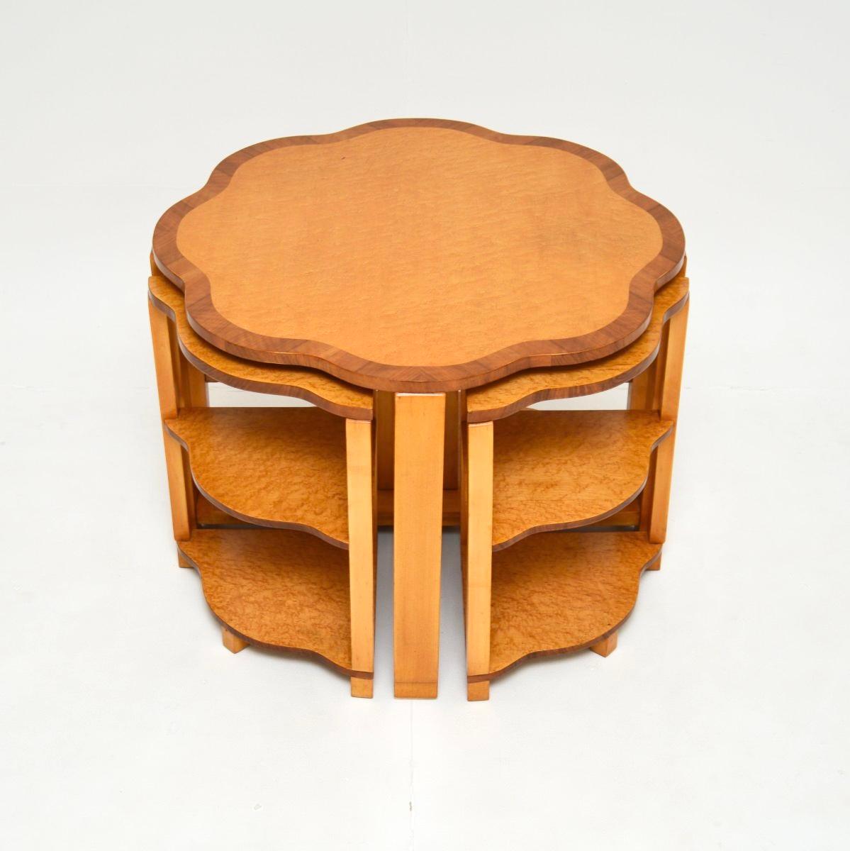 Art déco Table basse gigogne art déco en érable moucheté en vente