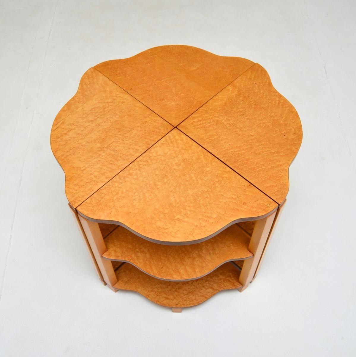 Érable piqué Table basse gigogne art déco en érable moucheté en vente