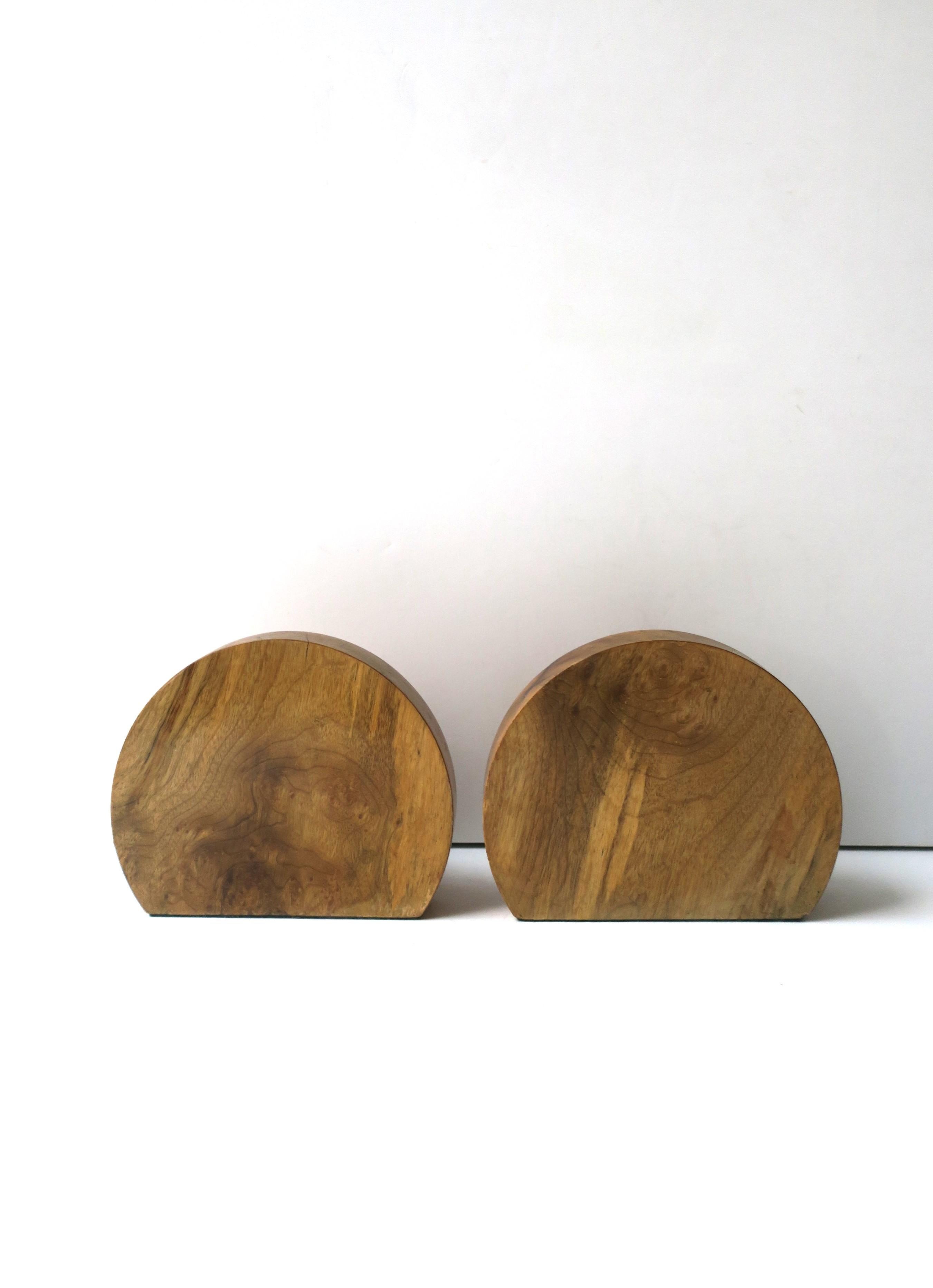 Art Deco Birdseye Ahorn Wood Buchstützen, Paar im Angebot 2