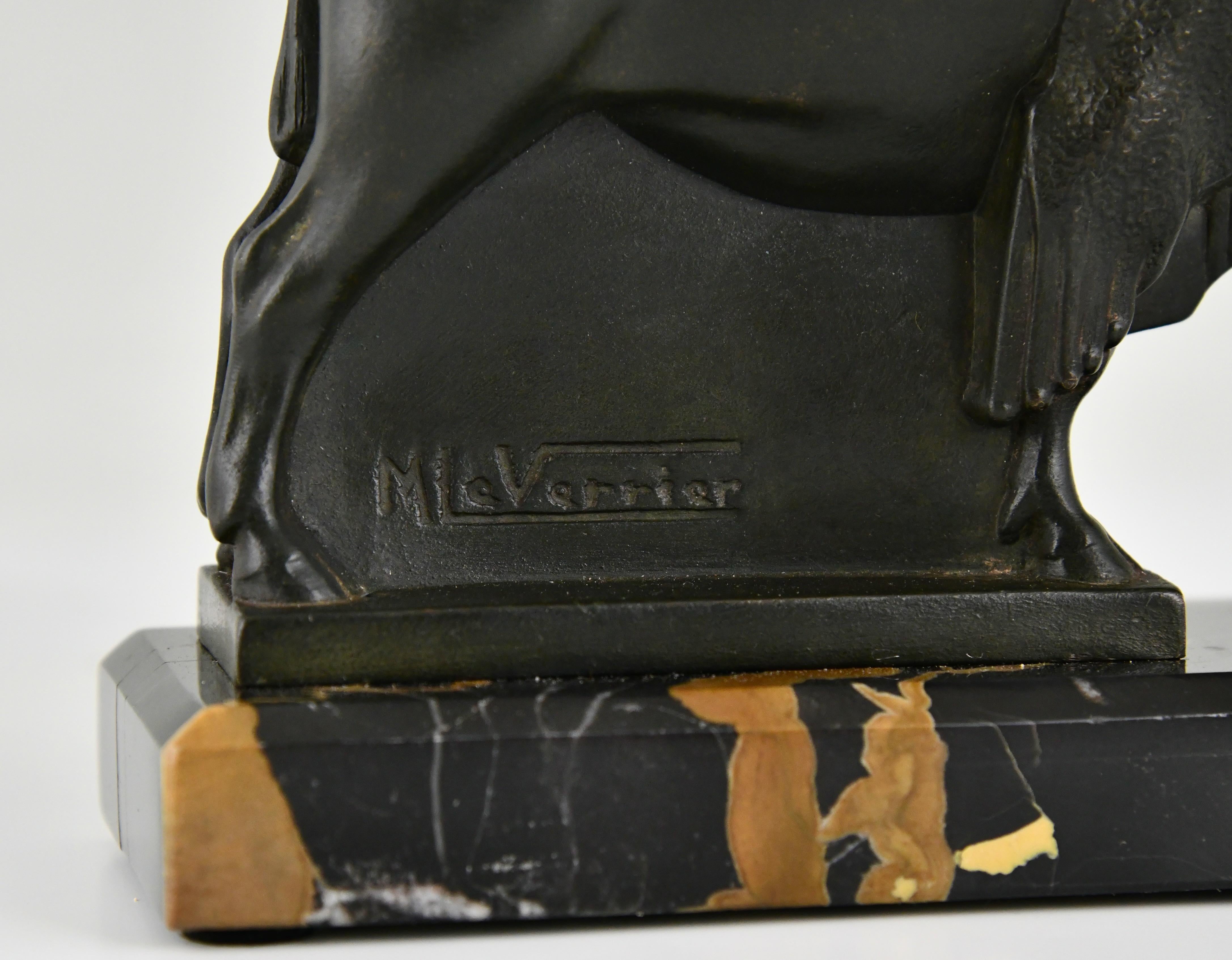 Serre-livres Art Déco en bison de Max Le Verrier original de 1930 sur base en marbre de Portor.  en vente 2