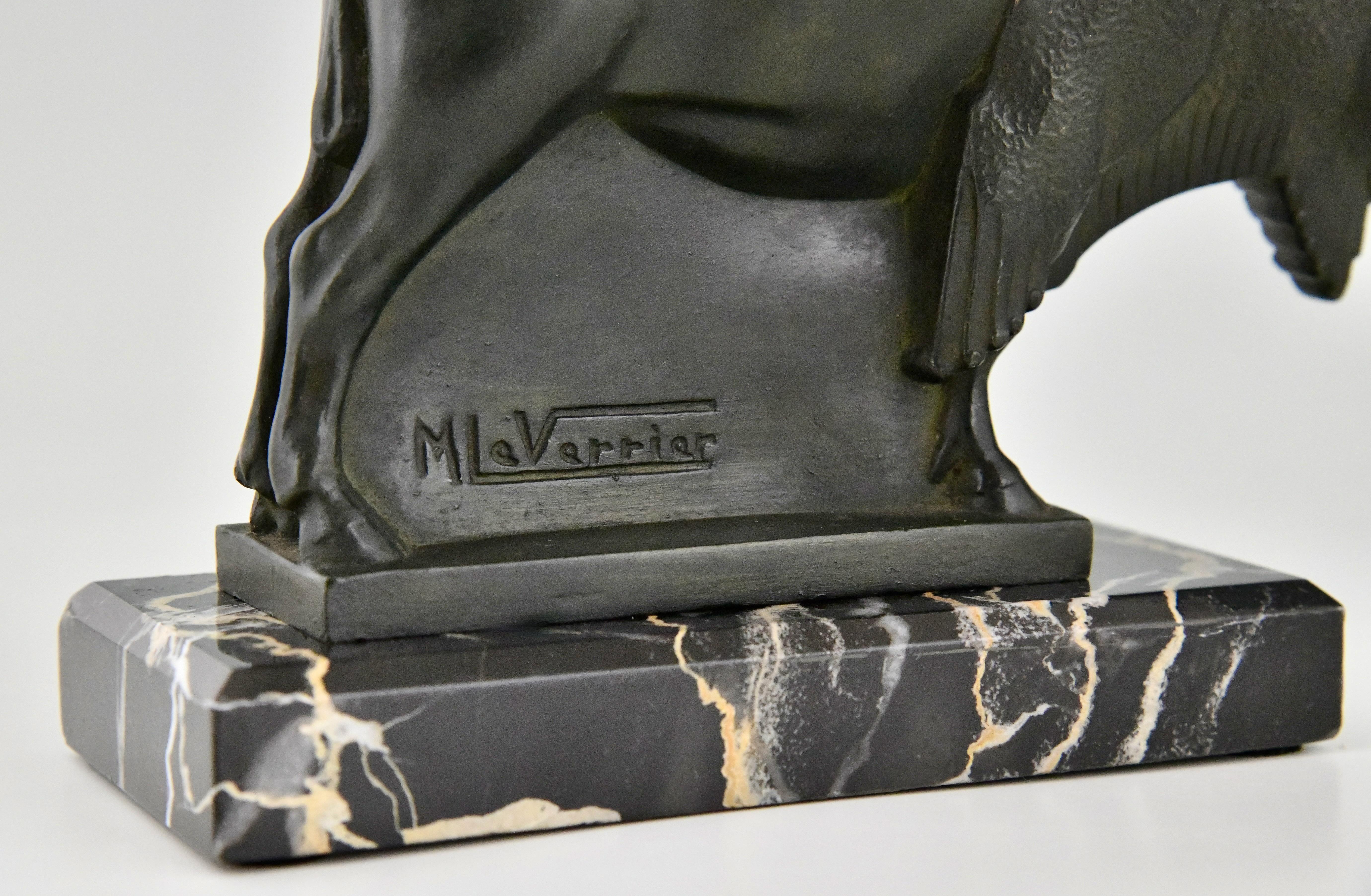 Metallo Reggilibri bisonte Art Deco di Max Le Verrier originale 1930 su base di marmo Portor. in vendita