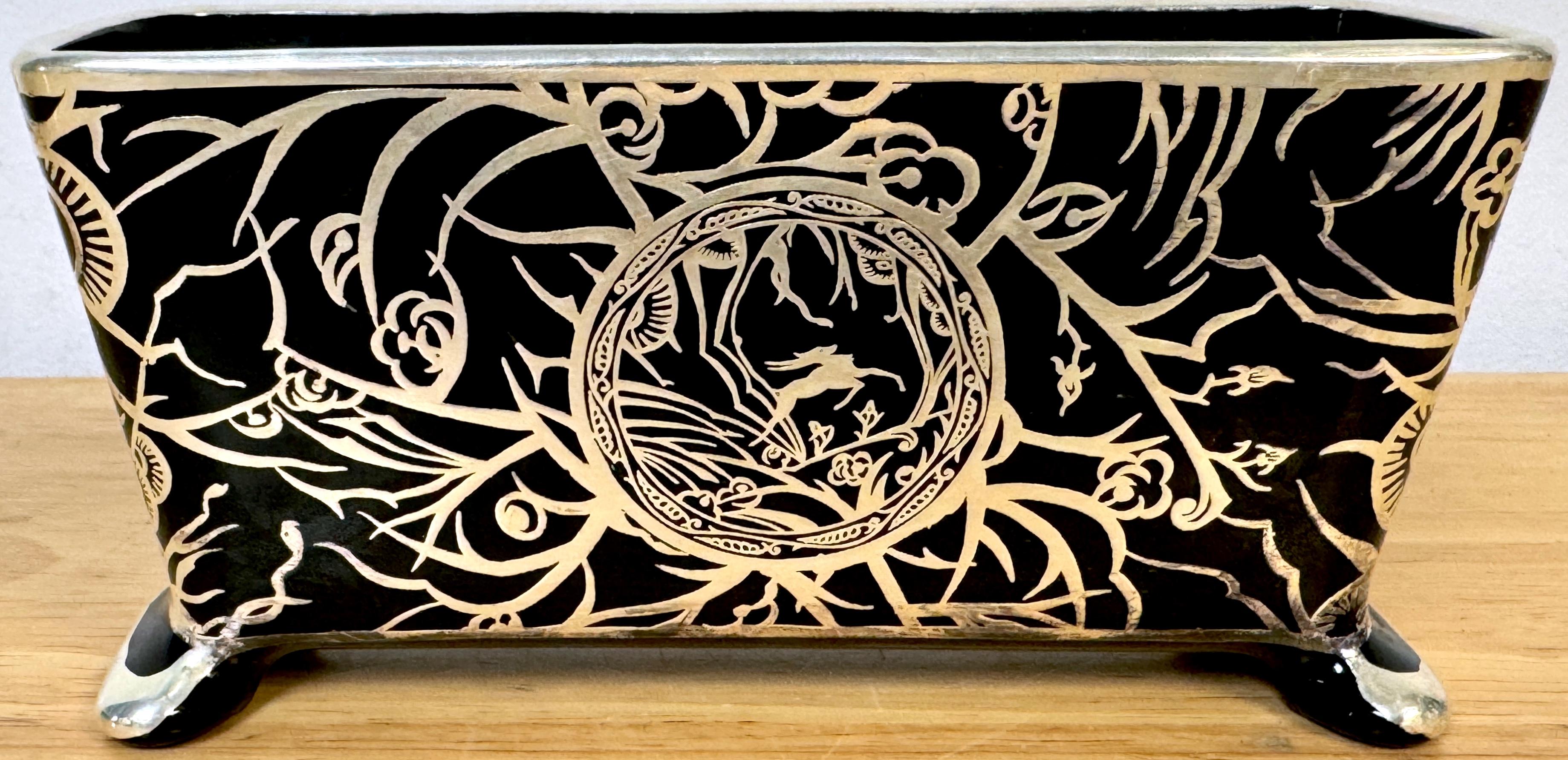 Appliqué Vaso Art Deco in ametista nera e argento Antelope Landscape di Rockewell in vendita