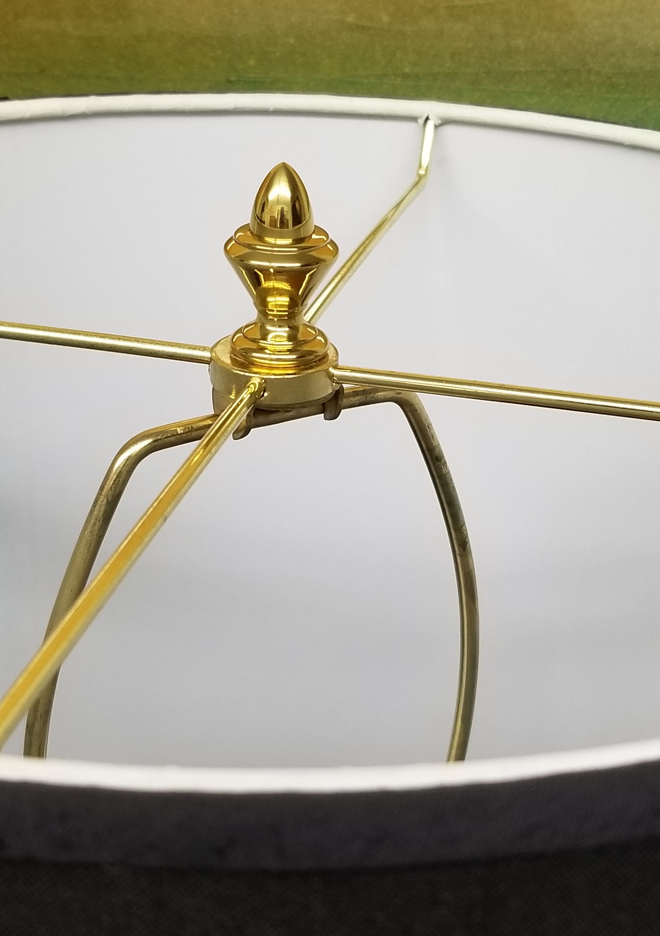 Laiton Paire de lampes de table Art déco noir et or avec nouveaux abat-jours personnalisés en vente