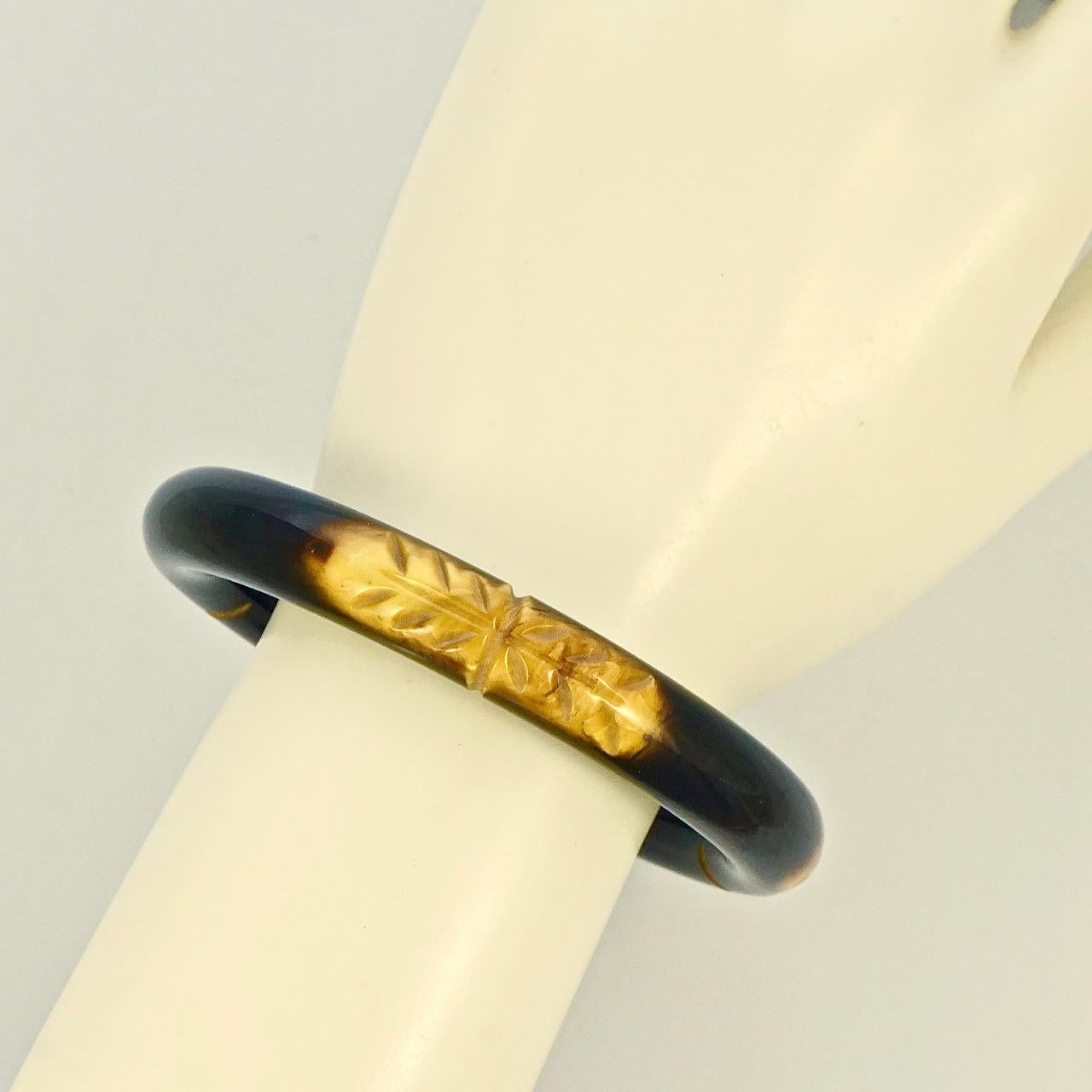 Women's or Men's Art Deco Black and Marbled Yellow Carved Leaves Bakelite Bangle For Sale