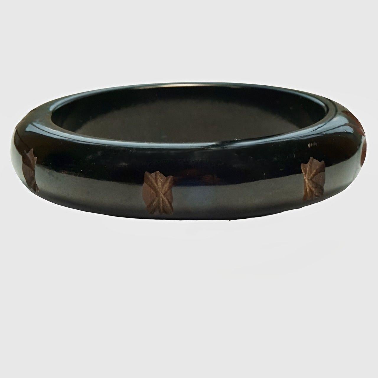 Bracelet en bakélite noir et brun moyen sculpté Art Deco Bon état - En vente à London, GB