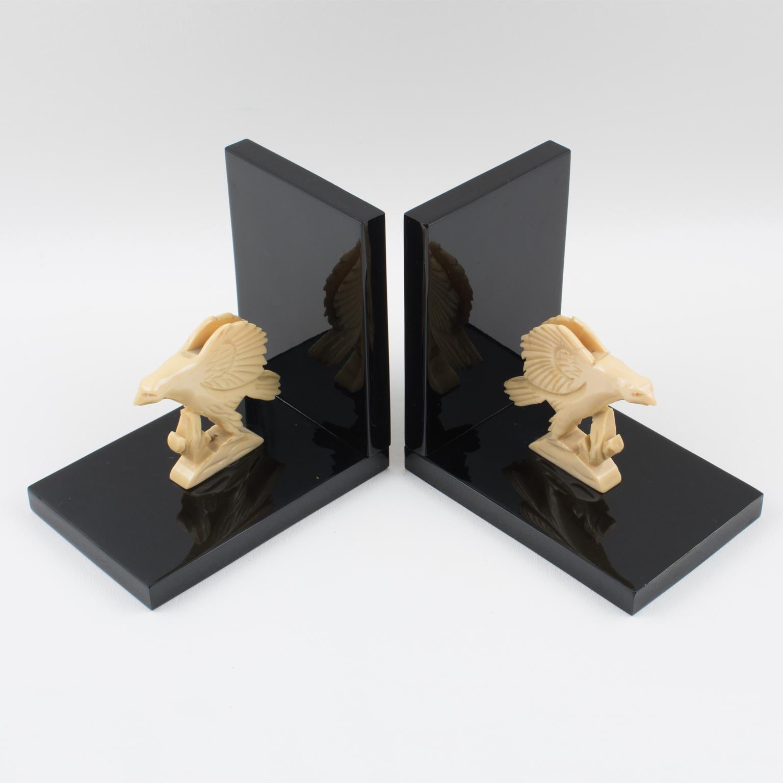 Art Deco Black and White Galalith Eagle Sculpture Bookends, circa 1930 In Good Condition For Sale In Atlanta, GA