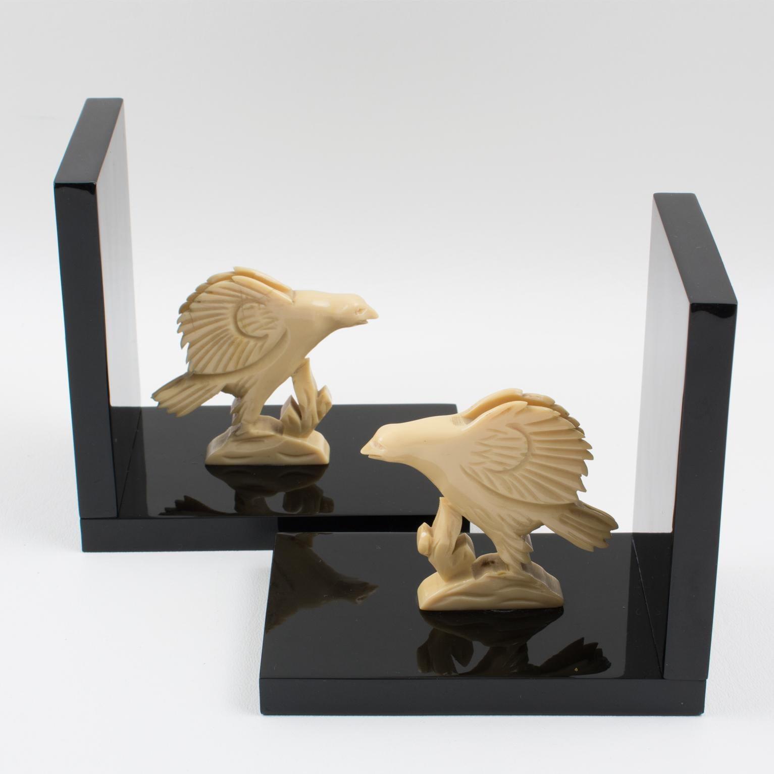 Mid-20th Century Art Deco Black and White Galalith Eagle Sculpture Bookends, circa 1930 For Sale