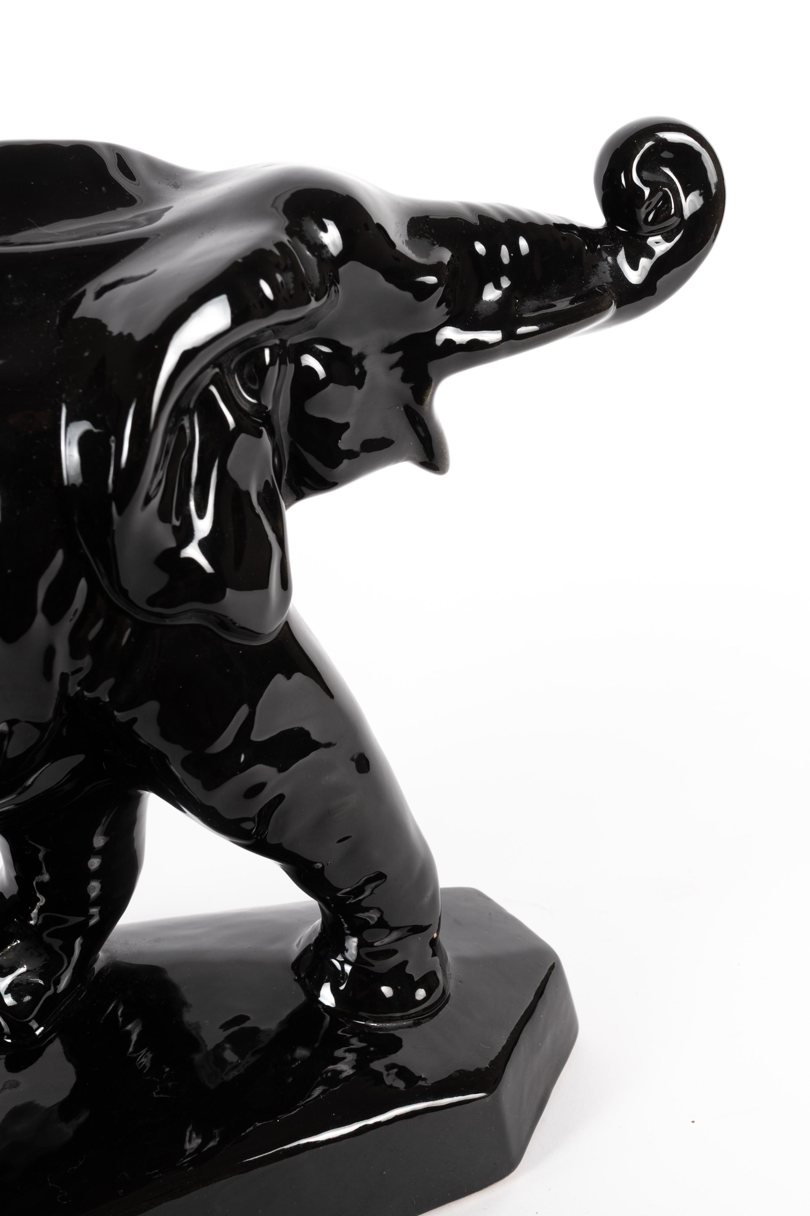 Français Eléphant Art déco en céramique noire par Lemanceau en vente