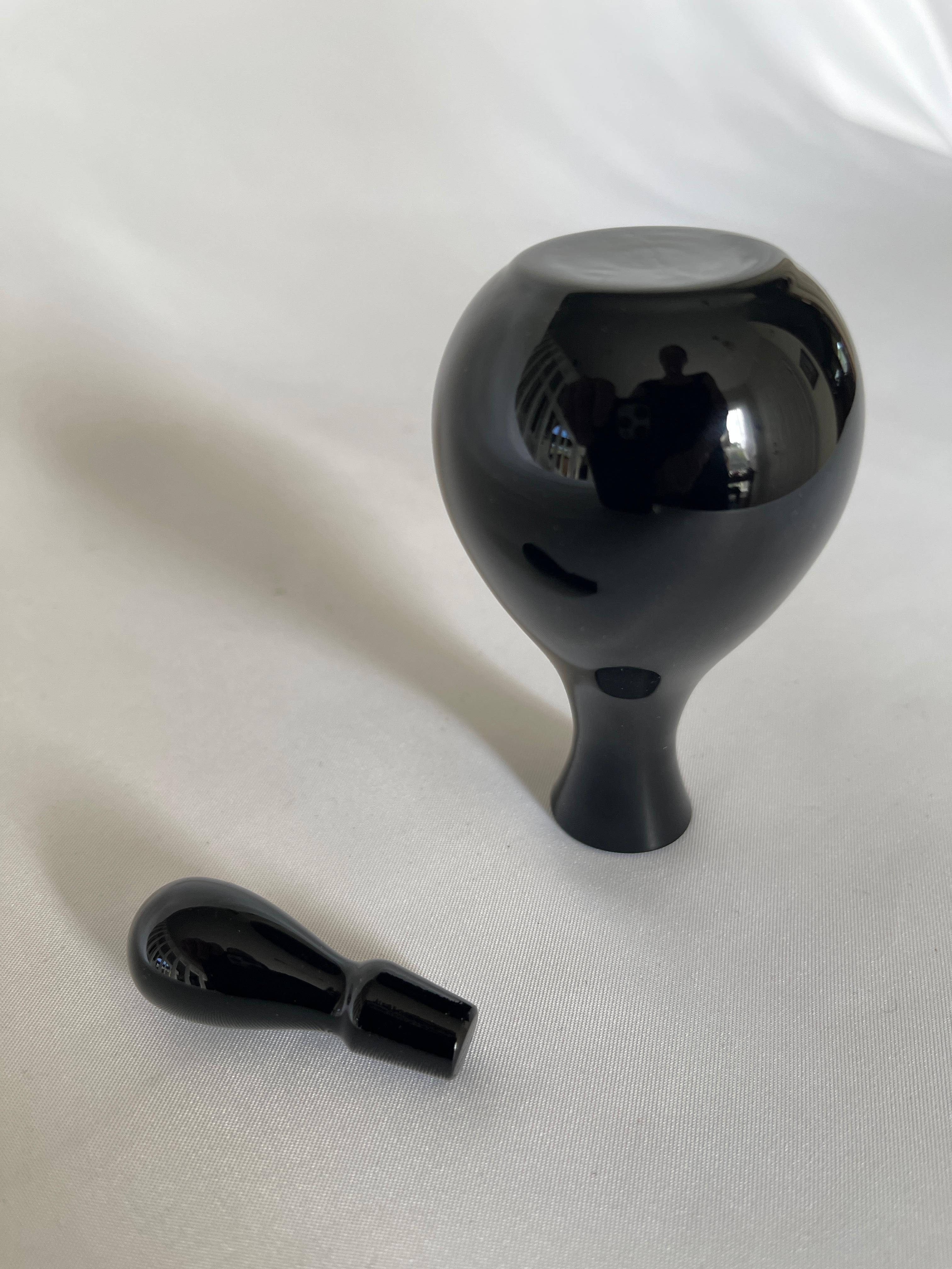 Flacon de parfum en verre taillé noir Art Déco Bon état - En vente à New York, NY