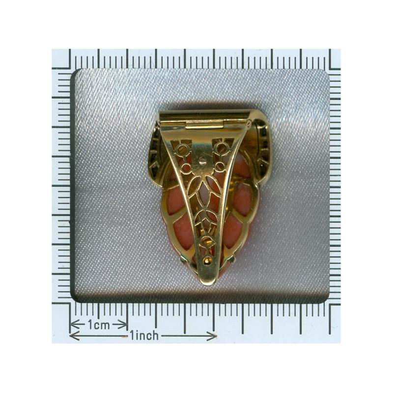 Truly Magnificent Art Deco Clip, typical Japonism, Coral and Carre cut Onyx For Sale 7