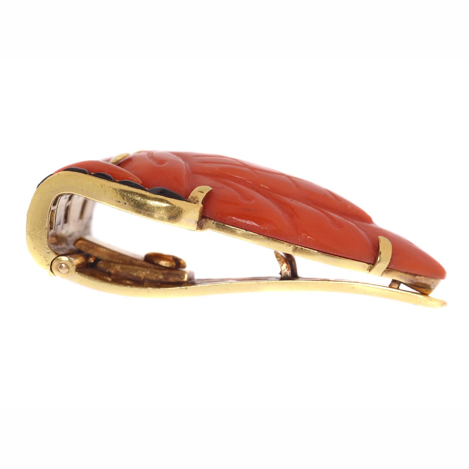 Truly Magnificent Art Deco Clip, typical Japonism, Coral and Carre cut Onyx For Sale 5