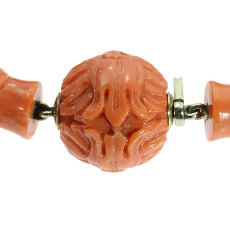 Art Deco Black Enamel Coral Beaded Bracelet, Japanese Style Engravings For Sale 1