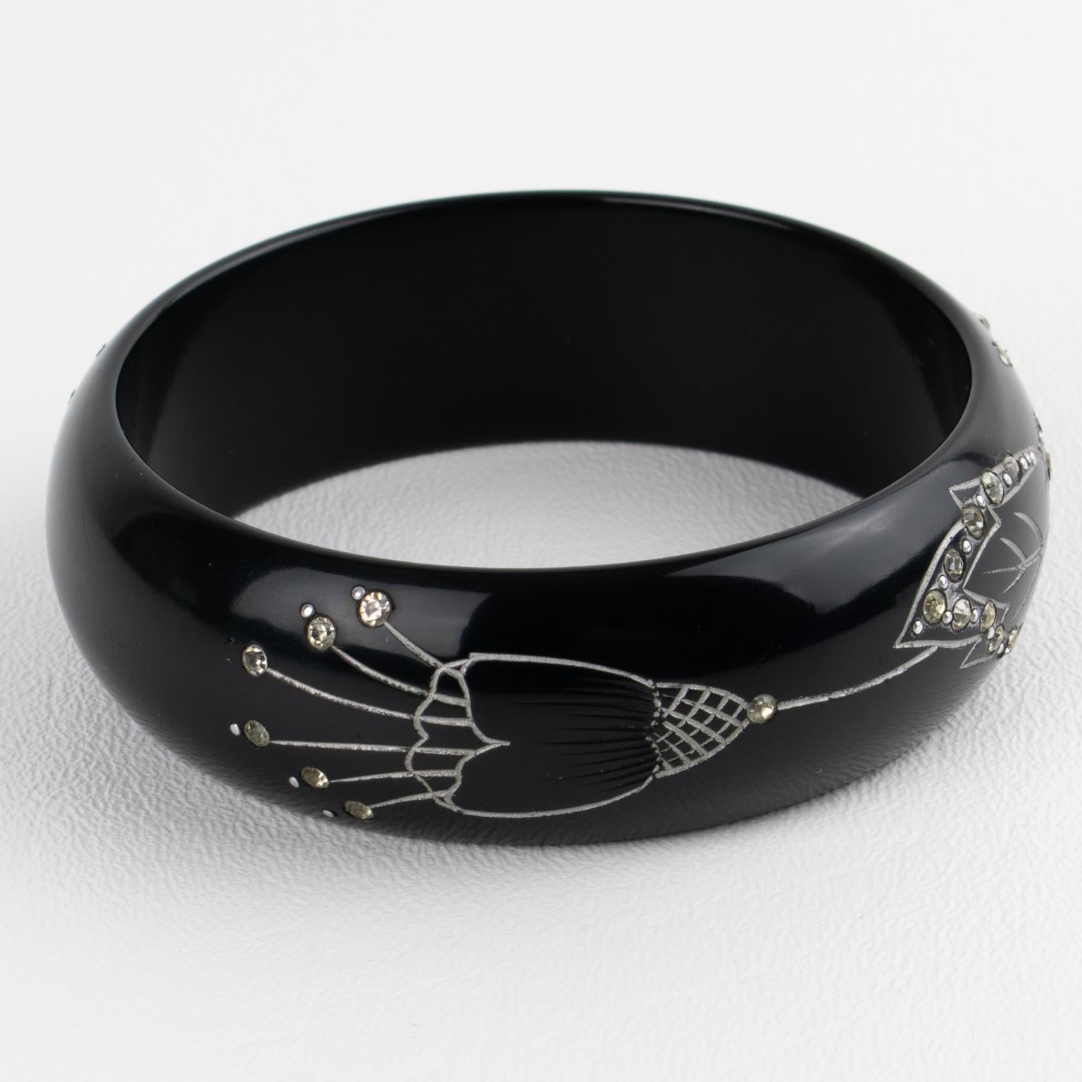 Art Deco Black Galalith Jewellers Bangle with Carved Floral Design Unisexe en vente