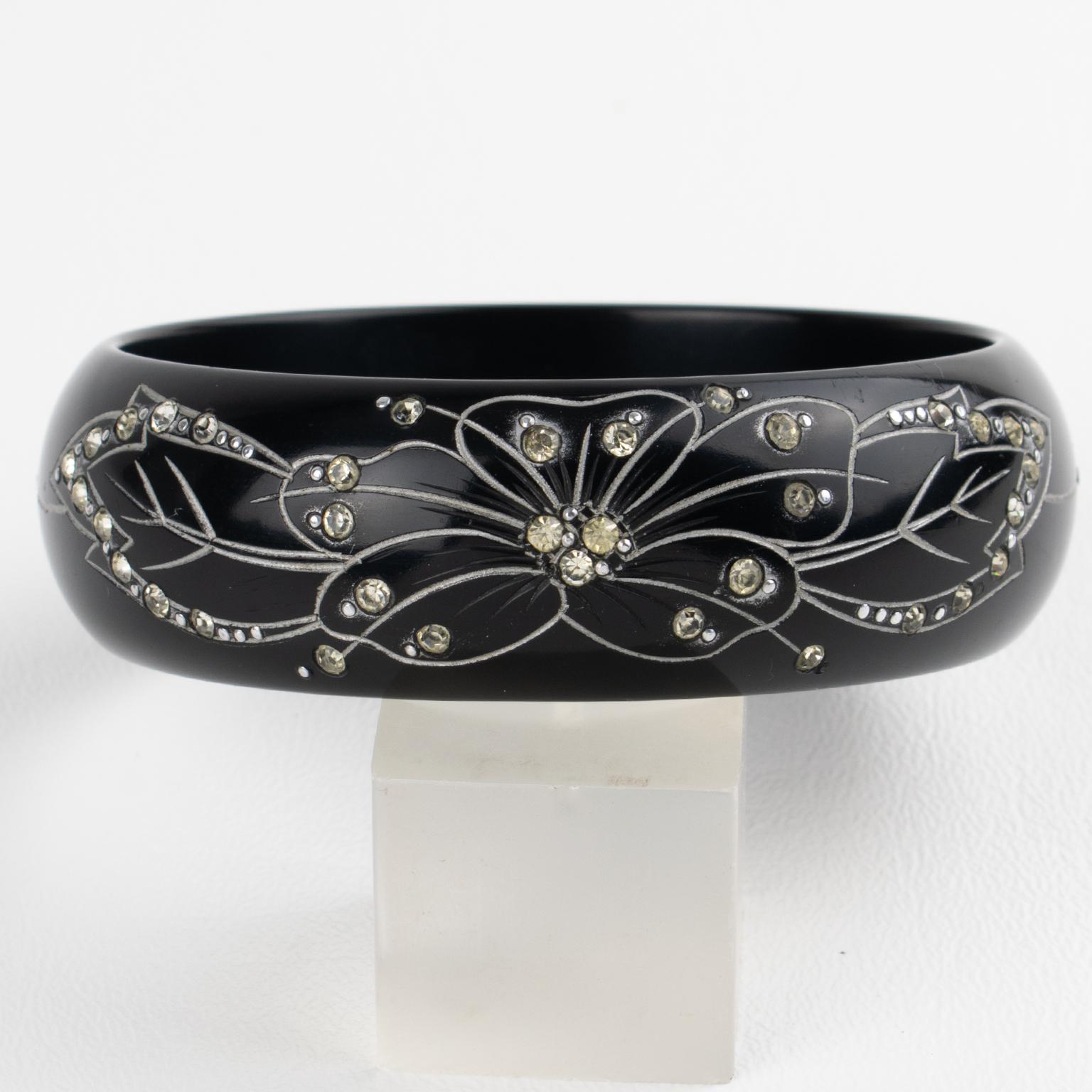 Art Deco Black Galalith Jewellers Bangle with Carved Floral Design en vente 4