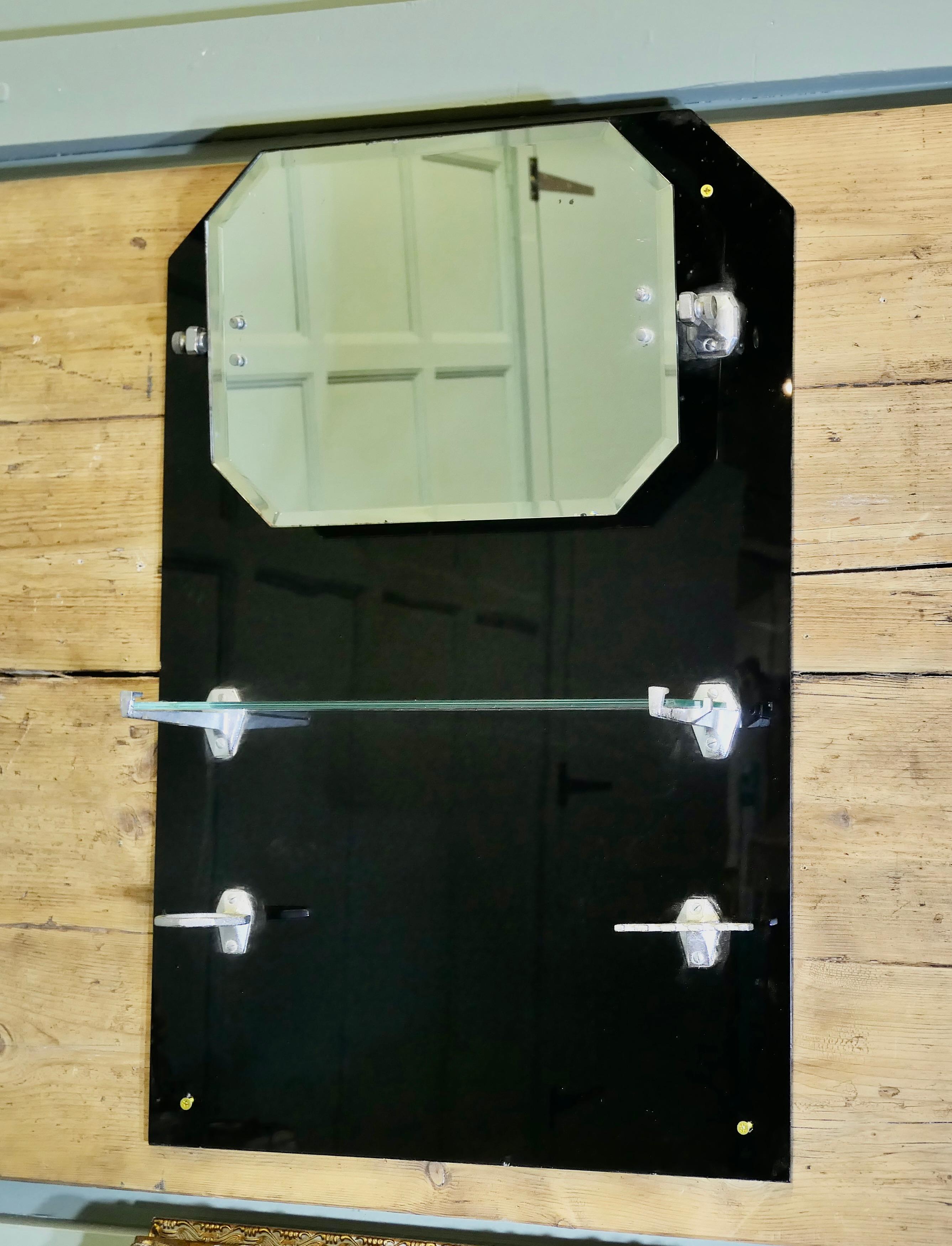 Milieu du XXe siècle Art Deco Black Glass and Chrome Bathroom Mirror (miroir de salle de bain en verre noir et chrome)   Une grande pièce en vente