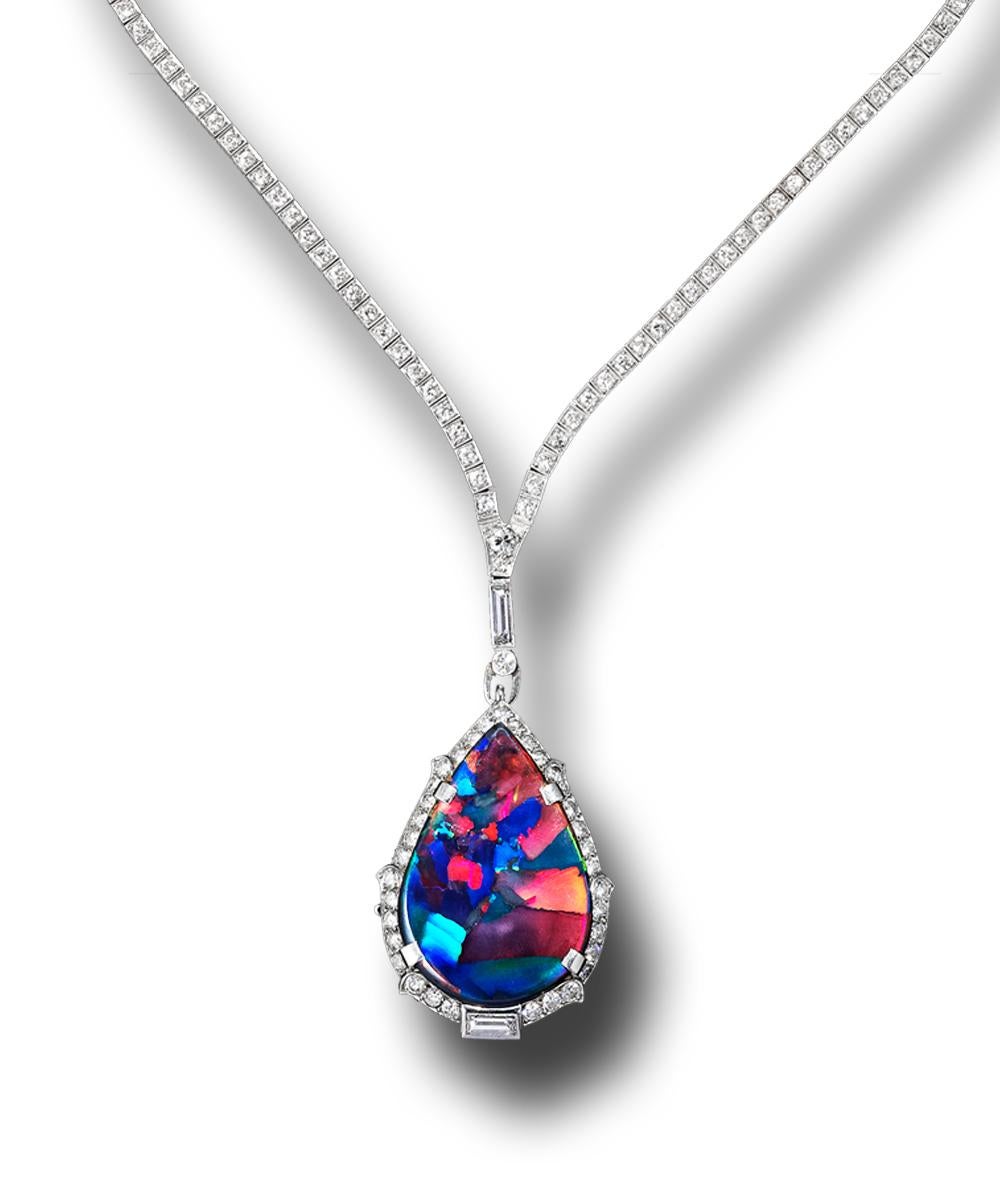 Pendentif Art Déco en platine serti d'opales arlequin noires et de diamants en vente 2