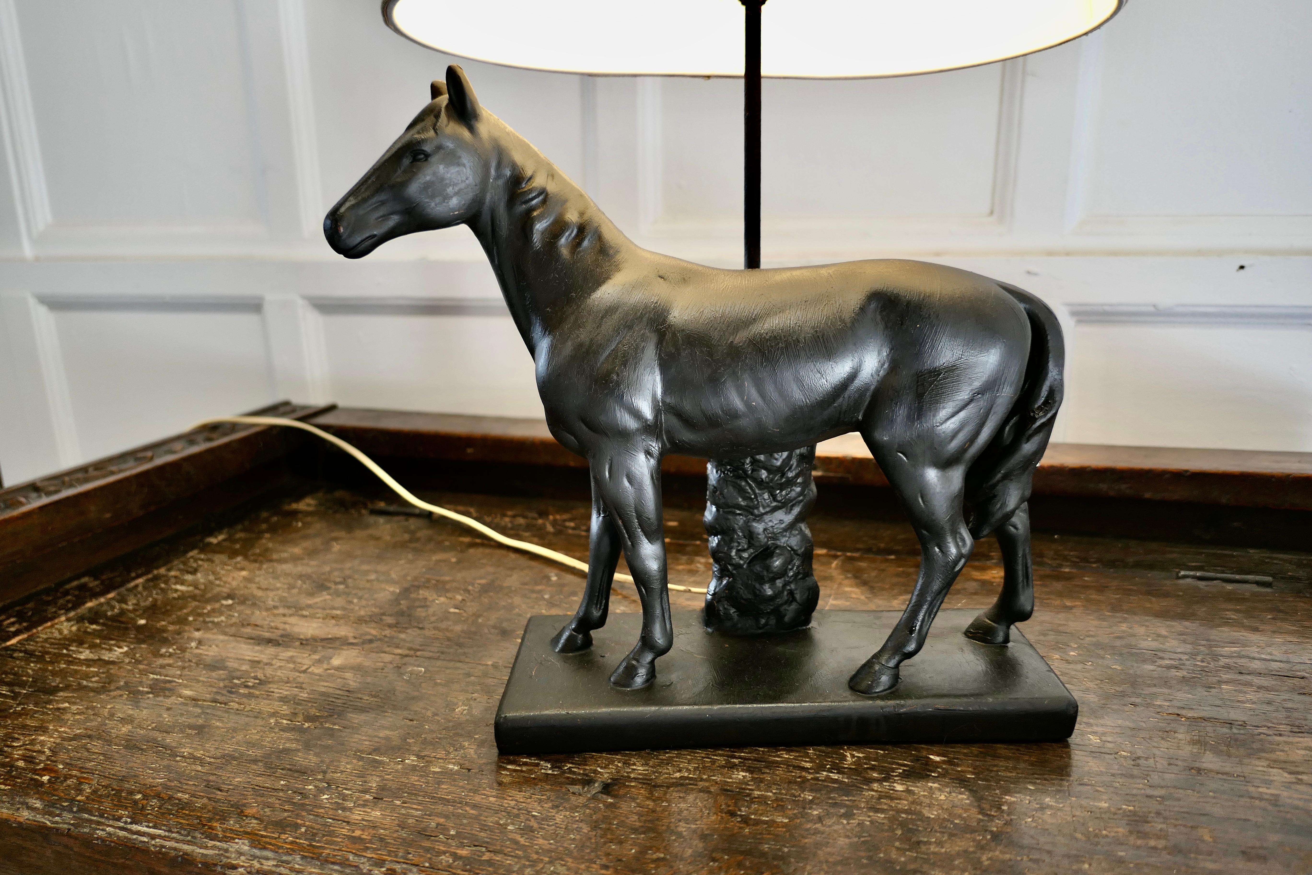 Art déco  Lampe de table Art Déco cheval noir     en vente