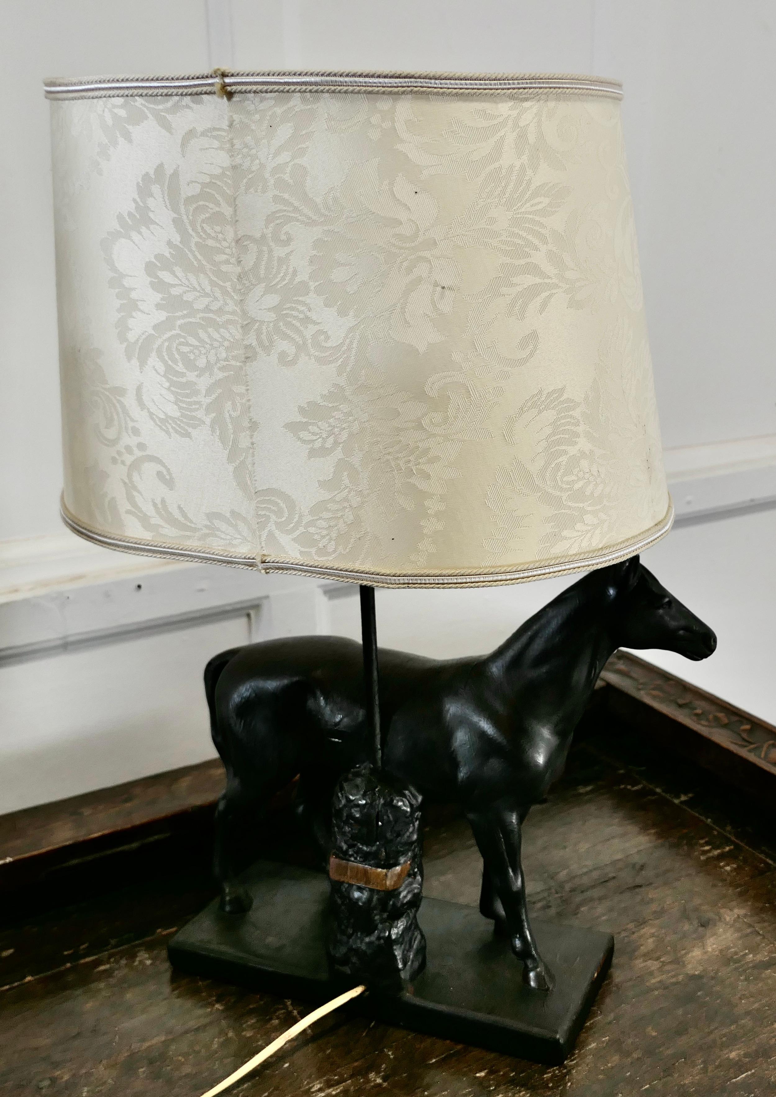  Lampe de table Art Déco cheval noir     en vente 1