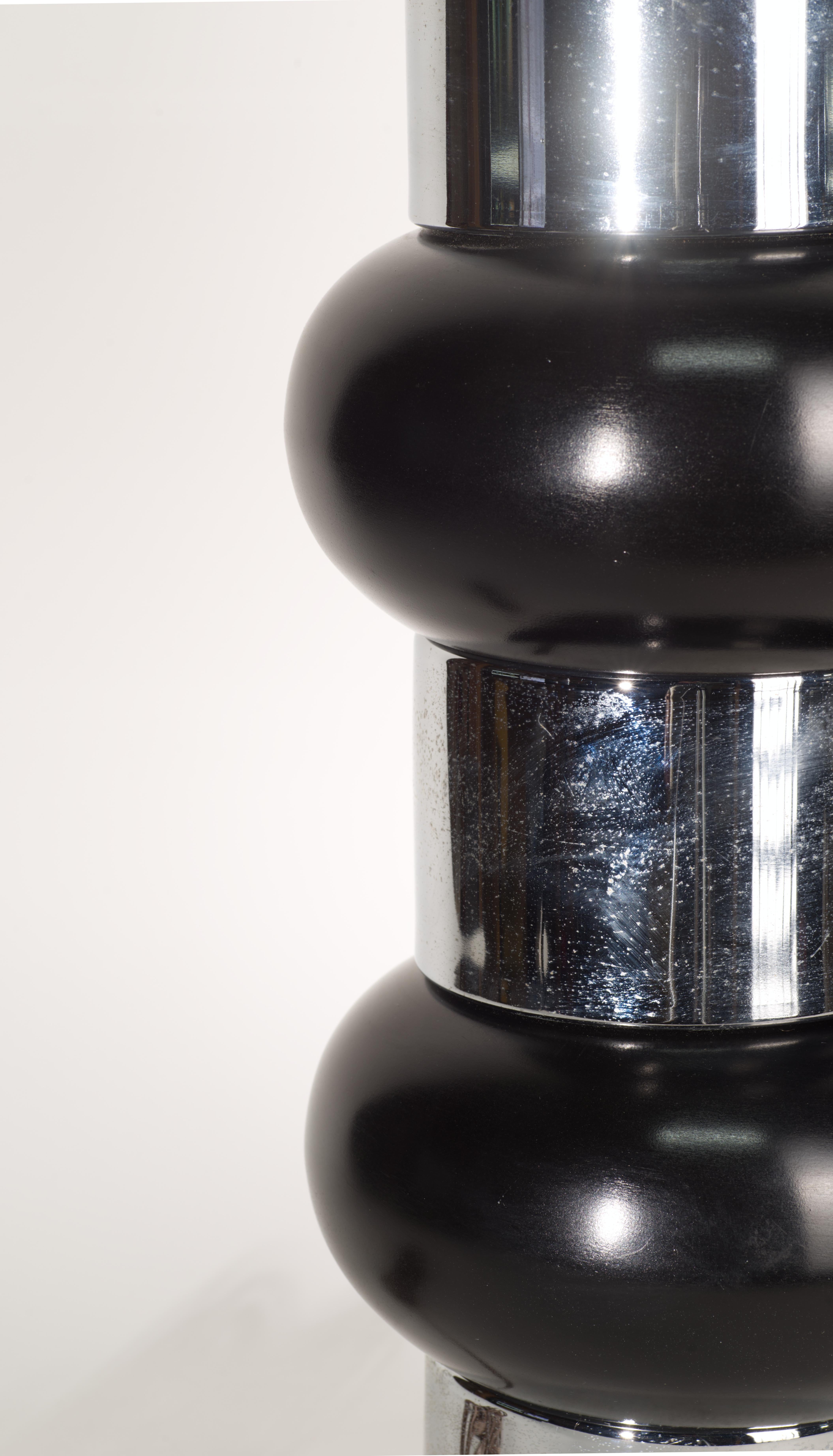 Art Deco Black Lacquer and Nickel Stacked Table Lamp In Good Condition For Sale In Clifton Springs, NY